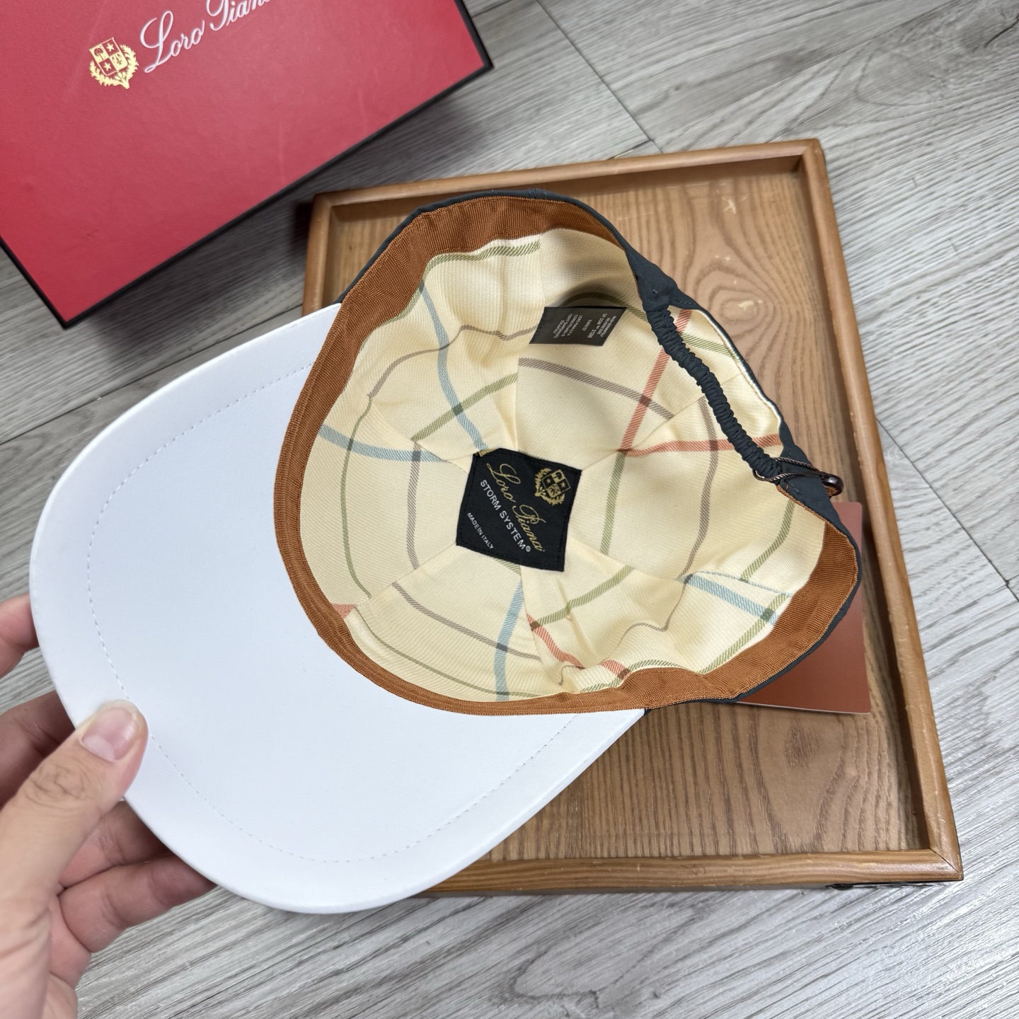。LP。【配防尘袋】新品棒球帽！材质：纯棉！透气性好！春天挡风，夏天防晒必备单品！颜色大气！款式新颖别致