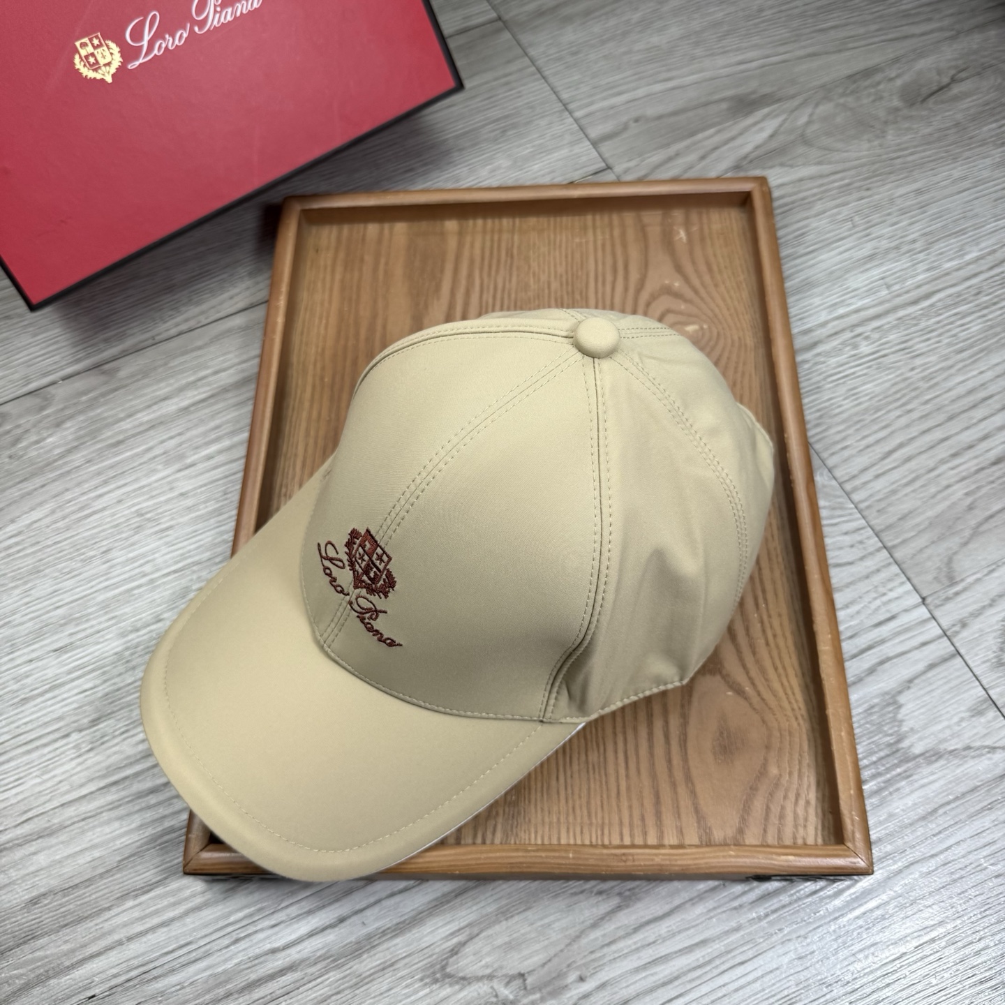 。LP。【配防尘袋】新品棒球帽！材质：纯棉！透气性好！春天挡风，夏天防晒必备单品！颜色大气！款式新颖别致