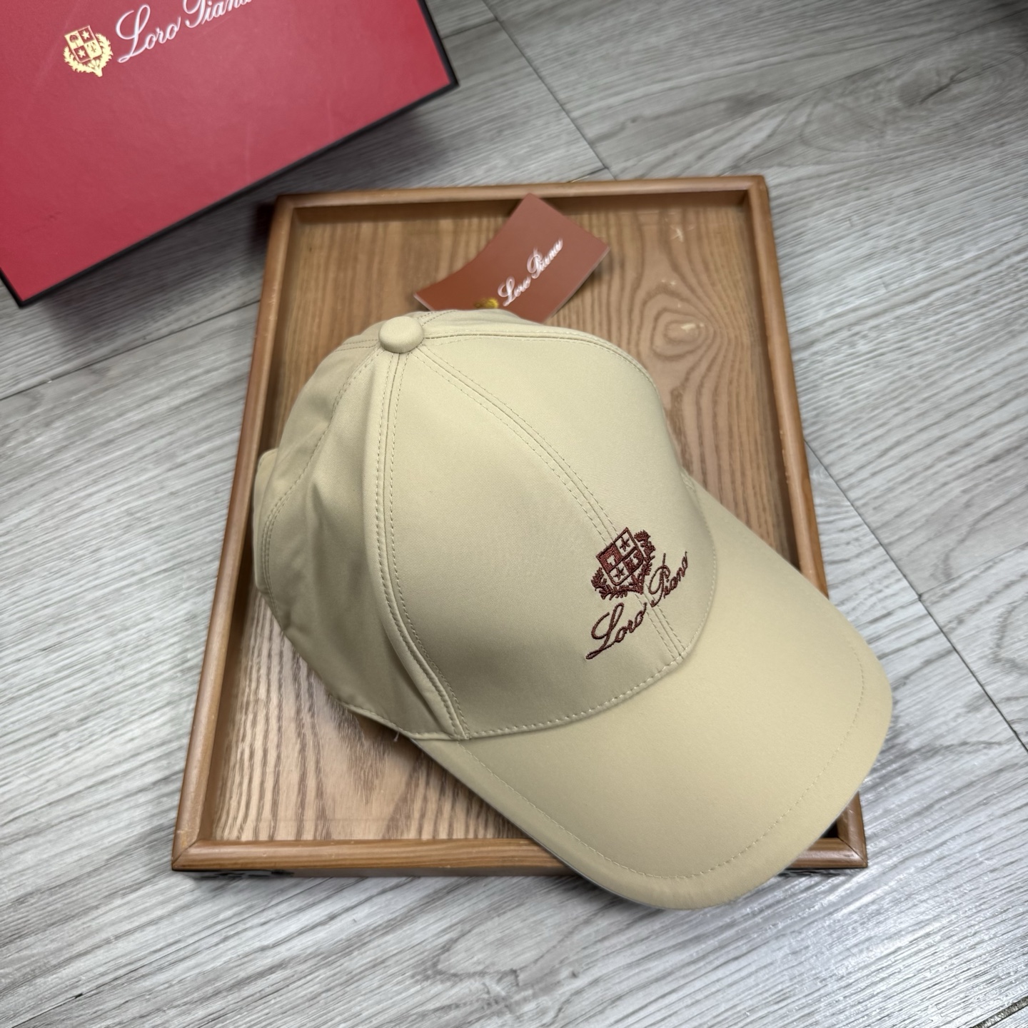 。LP。【配防尘袋】新品棒球帽！材质：纯棉！透气性好！春天挡风，夏天防晒必备单品！颜色大气！款式新颖别致