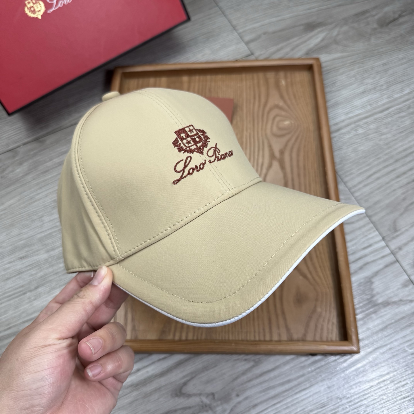 。LP。【配防尘袋】新品棒球帽！材质：纯棉！透气性好！春天挡风，夏天防晒必备单品！颜色大气！款式新颖别致