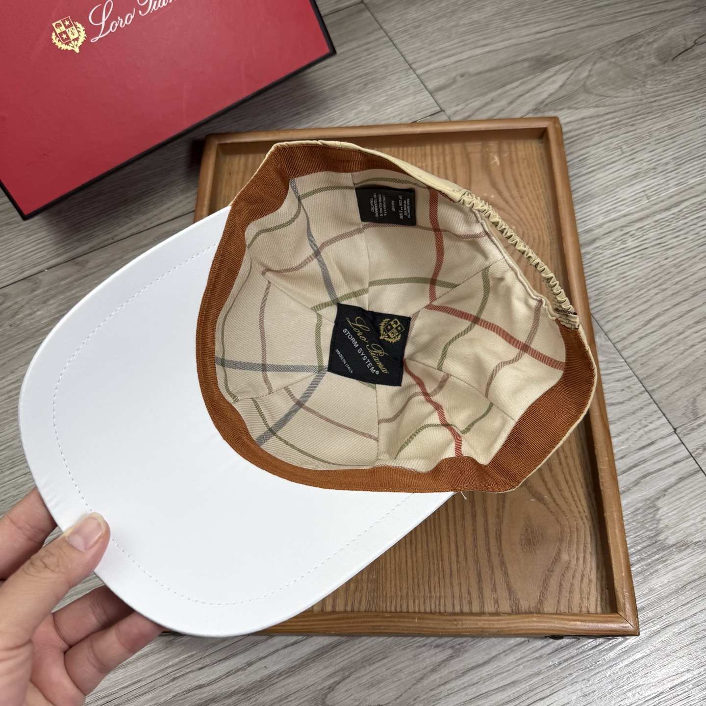 。LP。【配防尘袋】新品棒球帽！材质：纯棉！透气性好！春天挡风，夏天防晒必备单品！颜色大气！款式新颖别致