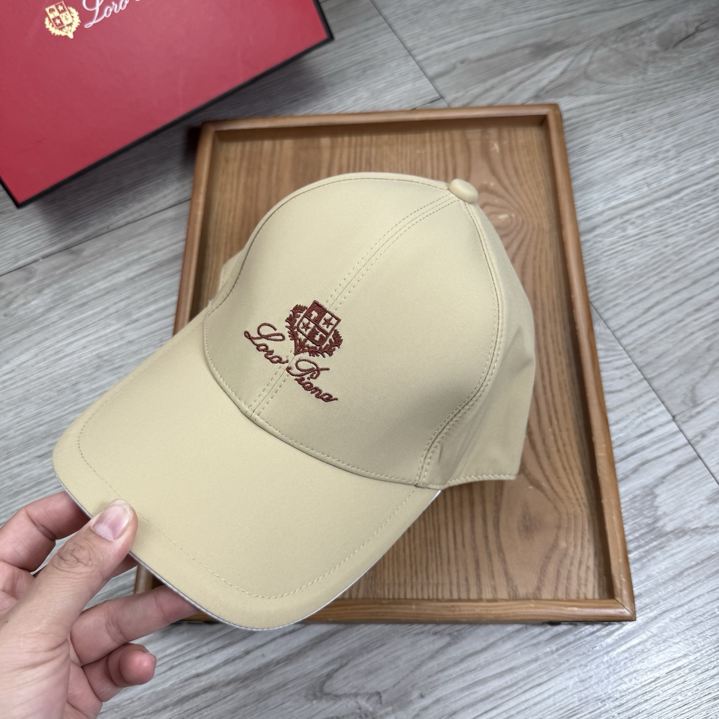 。LP。【配防尘袋】新品棒球帽！材质：纯棉！透气性好！春天挡风，夏天防晒必备单品！颜色大气！款式新颖别致