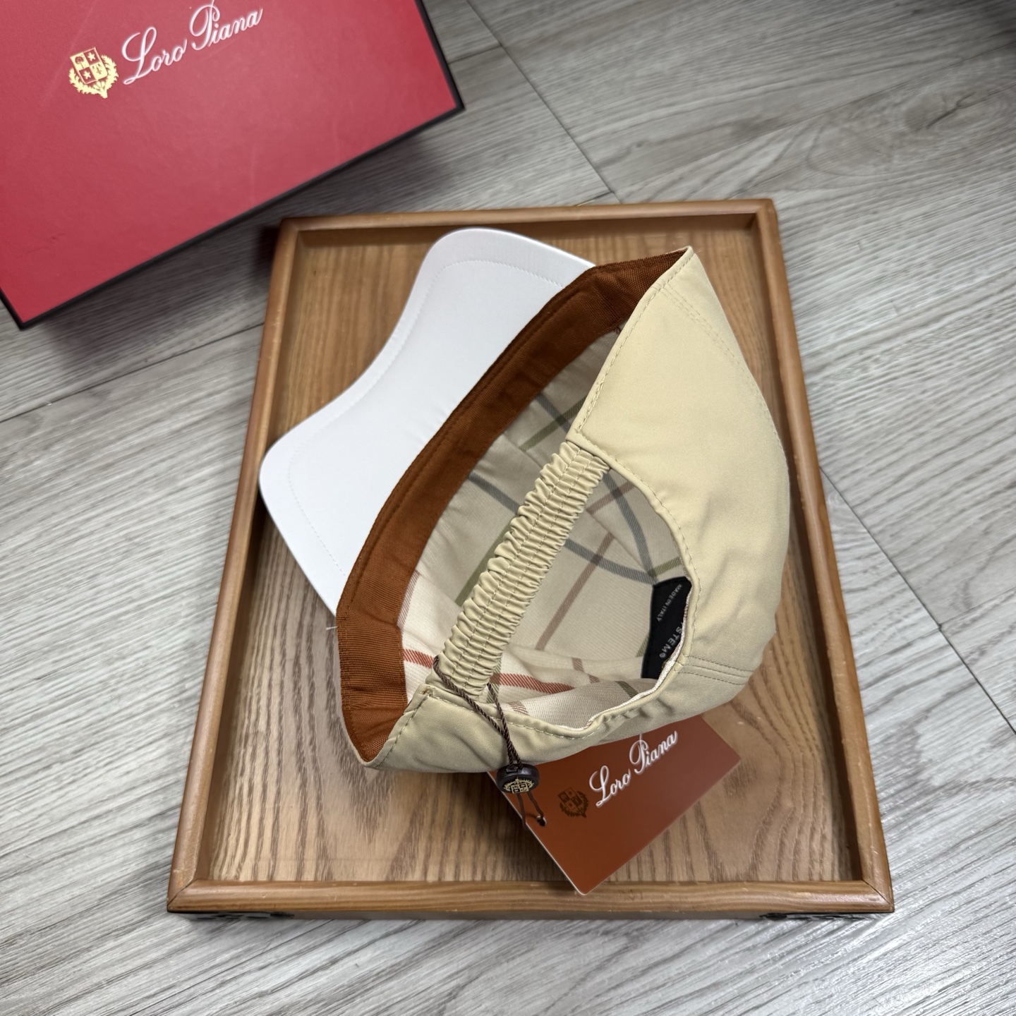 。LP。【配防尘袋】新品棒球帽！材质：纯棉！透气性好！春天挡风，夏天防晒必备单品！颜色大气！款式新颖别致