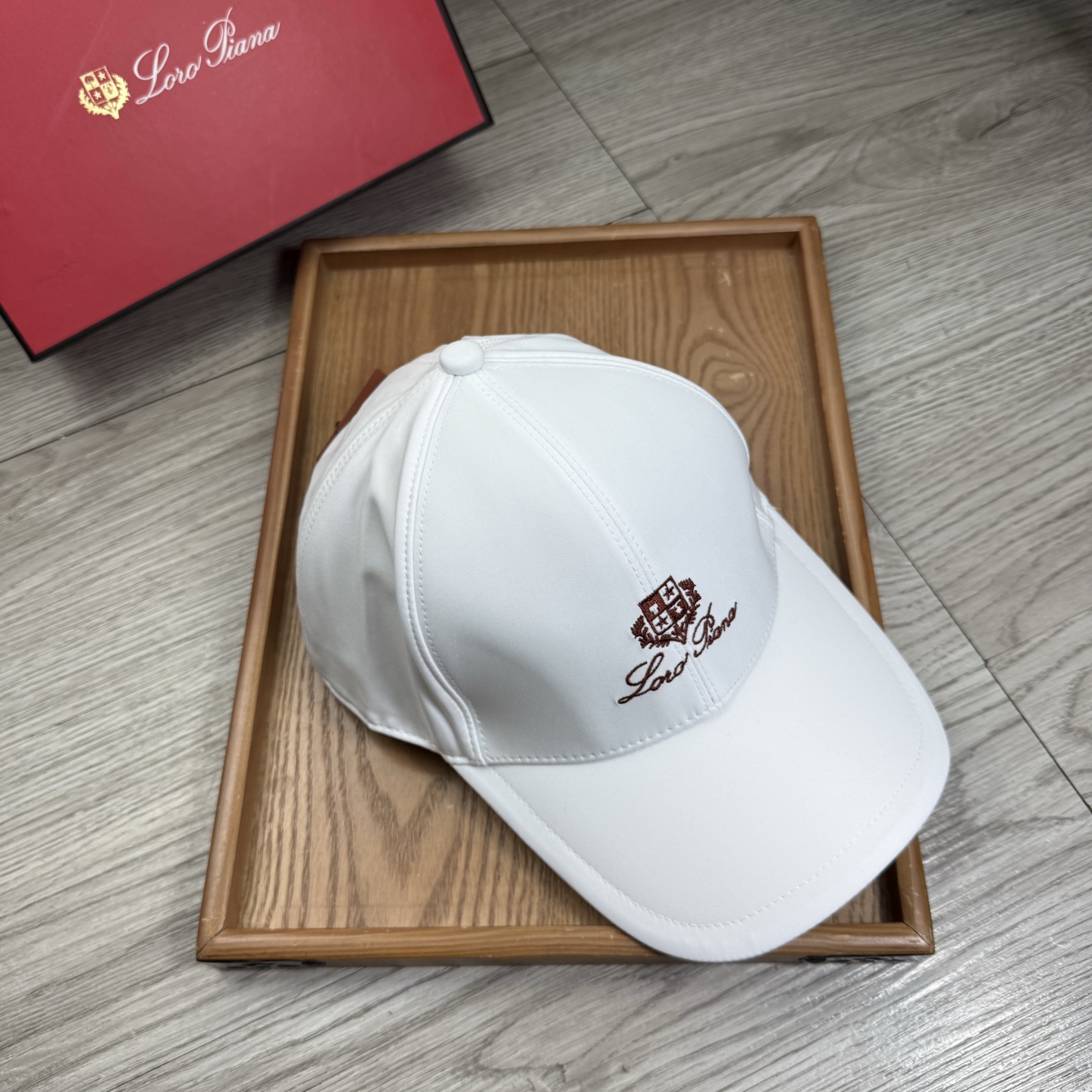 。LP。【配防尘袋】新品棒球帽！材质：纯棉！透气性好！春天挡风，夏天防晒必备单品！颜色大气！款式新颖别致