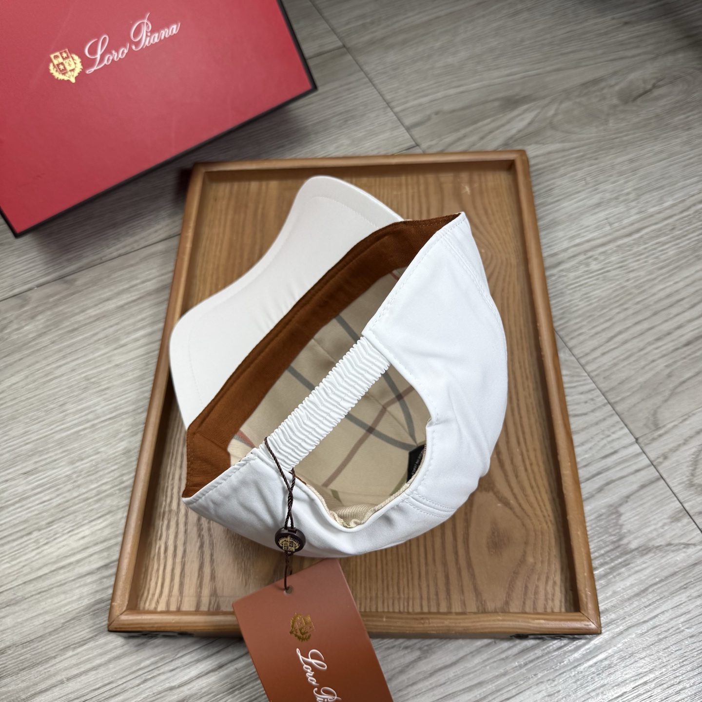 。LP。【配防尘袋】新品棒球帽！材质：纯棉！透气性好！春天挡风，夏天防晒必备单品！颜色大气！款式新颖别致