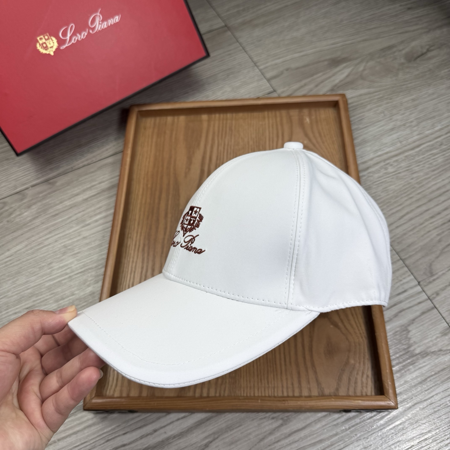 。LP。【配防尘袋】新品棒球帽！材质：纯棉！透气性好！春天挡风，夏天防晒必备单品！颜色大气！款式新颖别致