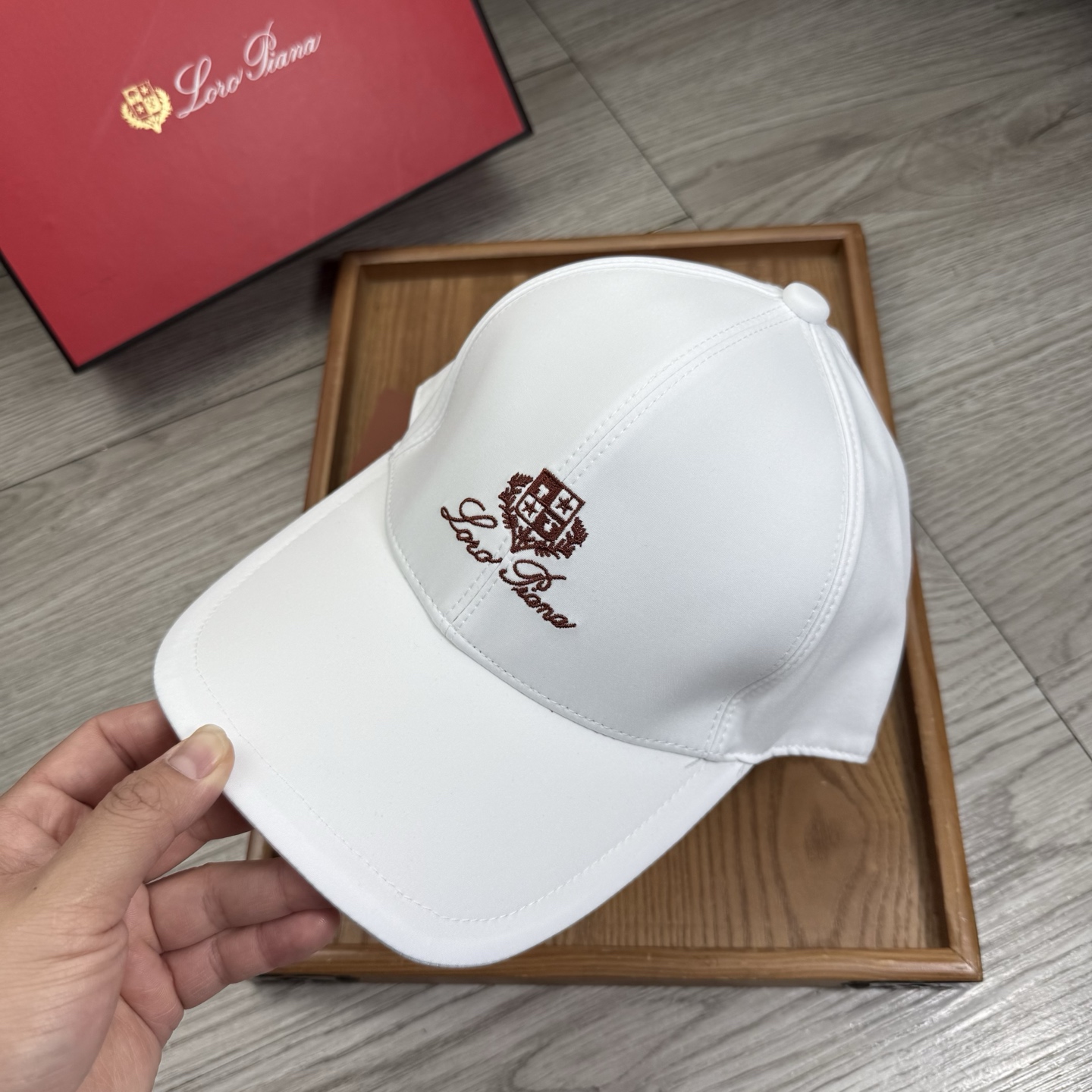 。LP。【配防尘袋】新品棒球帽！材质：纯棉！透气性好！春天挡风，夏天防晒必备单品！颜色大气！款式新颖别致