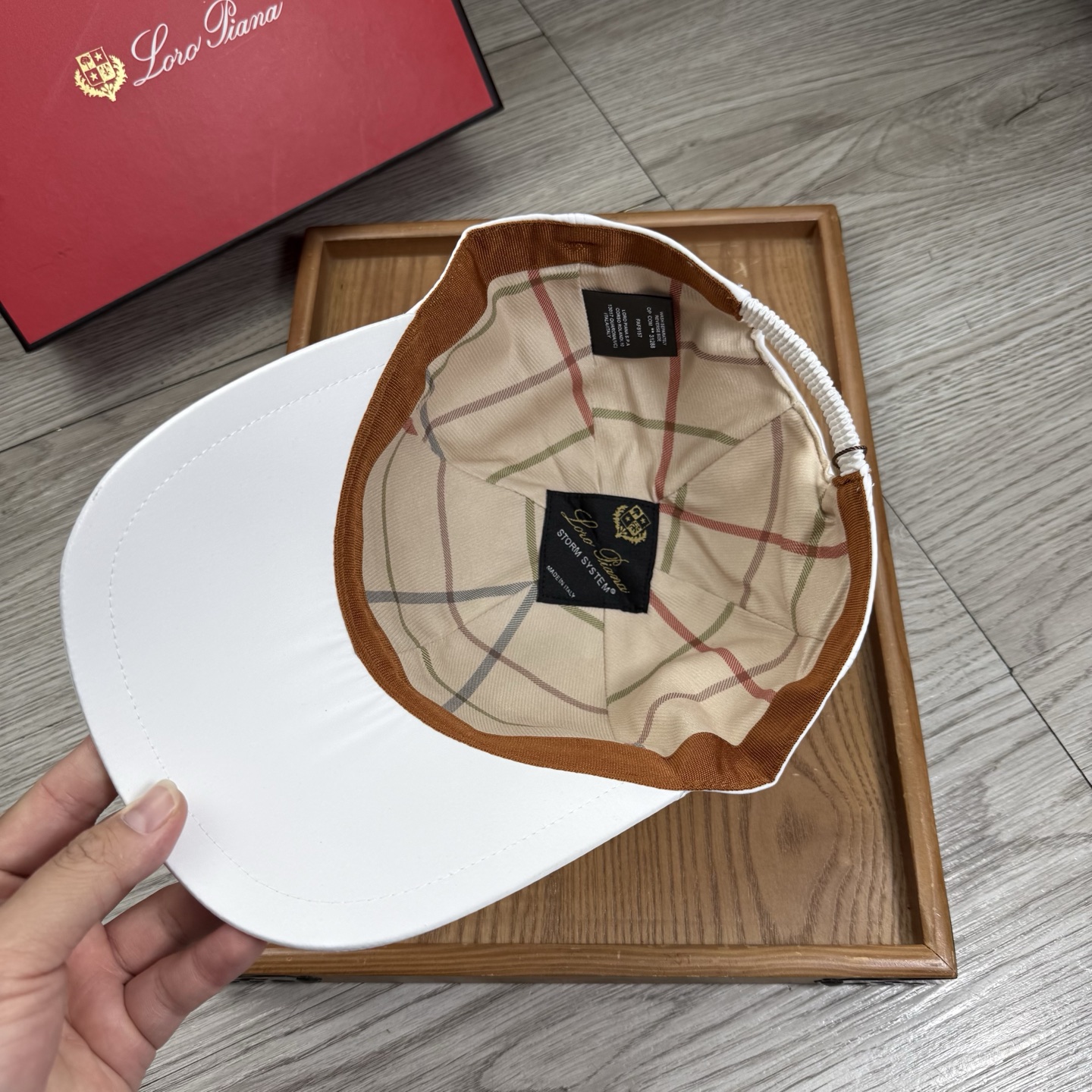 。LP。【配防尘袋】新品棒球帽！材质：纯棉！透气性好！春天挡风，夏天防晒必备单品！颜色大气！款式新颖别致