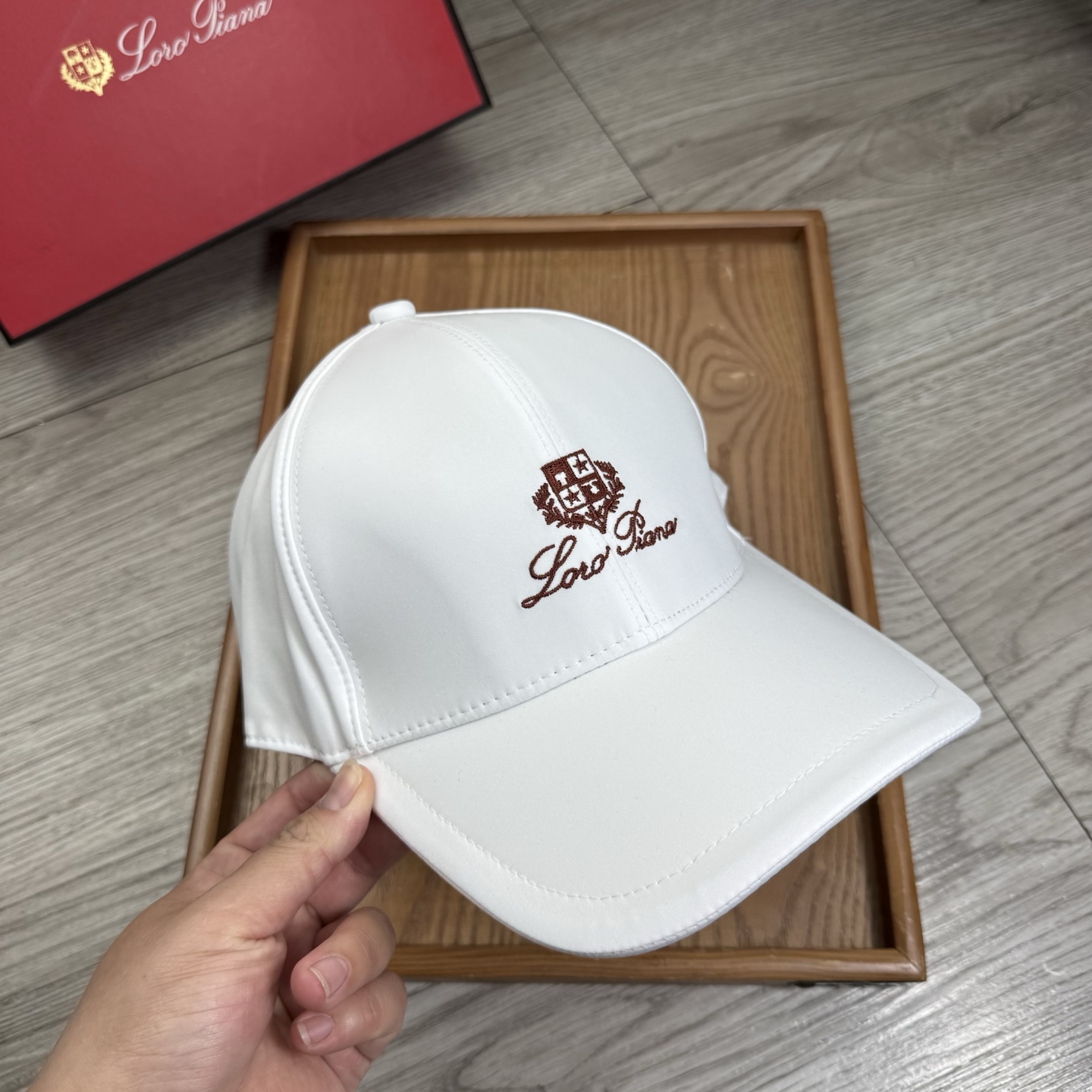 。LP。【配防尘袋】新品棒球帽！材质：纯棉！透气性好！春天挡风，夏天防晒必备单品！颜色大气！款式新颖别致