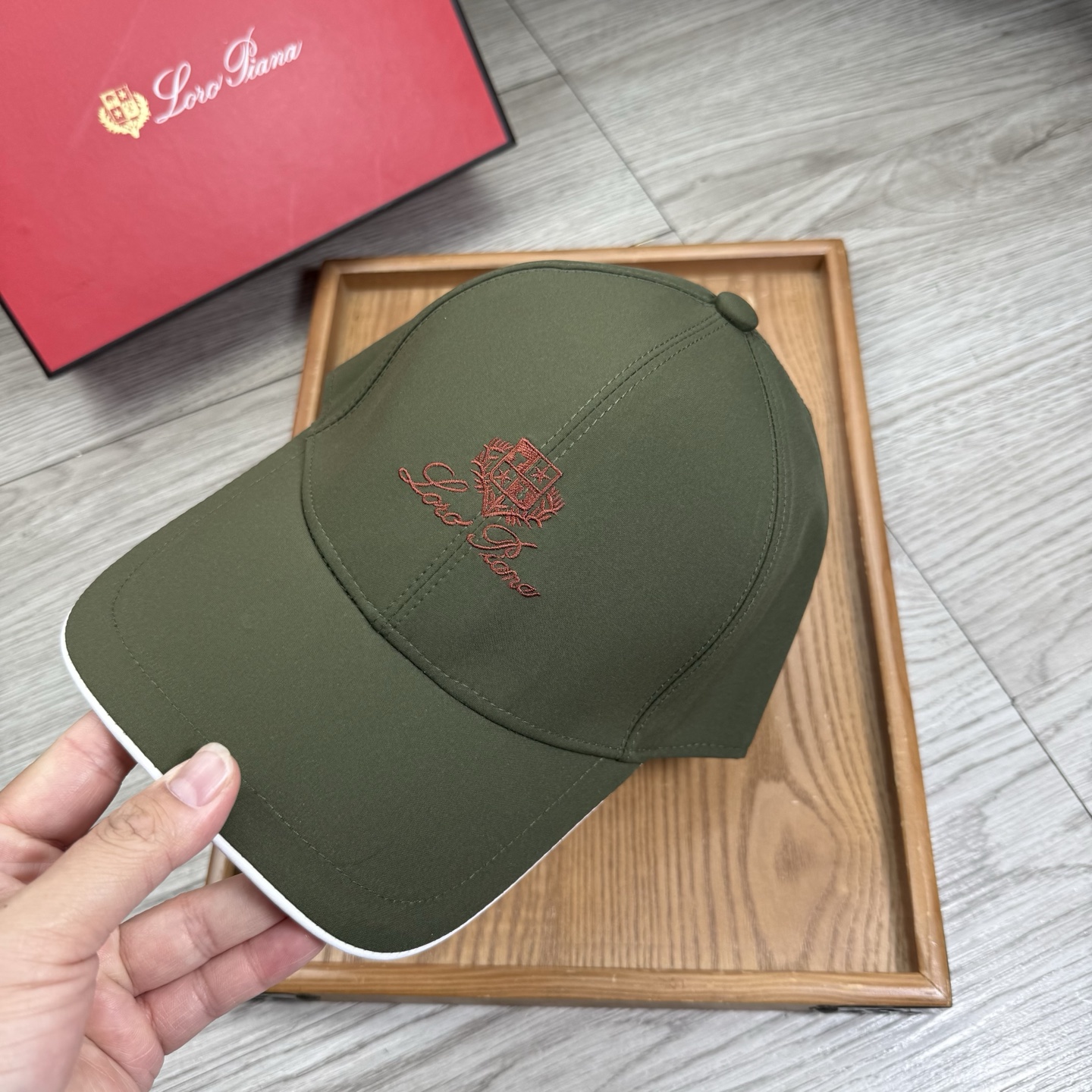 。LP。【配防尘袋】新品棒球帽！材质：纯棉！透气性好！春天挡风，夏天防晒必备单品！颜色大气！款式新颖别致