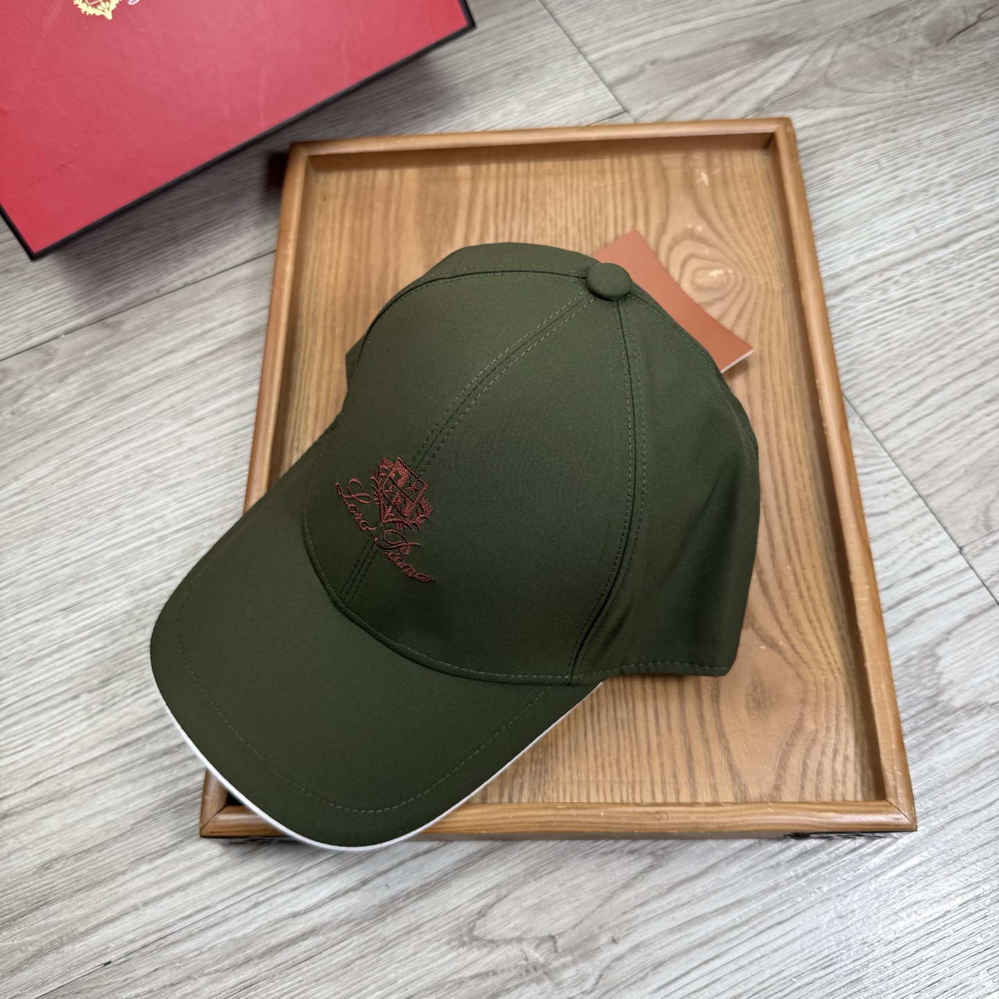 。LP。【配防尘袋】新品棒球帽！材质：纯棉！透气性好！春天挡风，夏天防晒必备单品！颜色大气！款式新颖别致