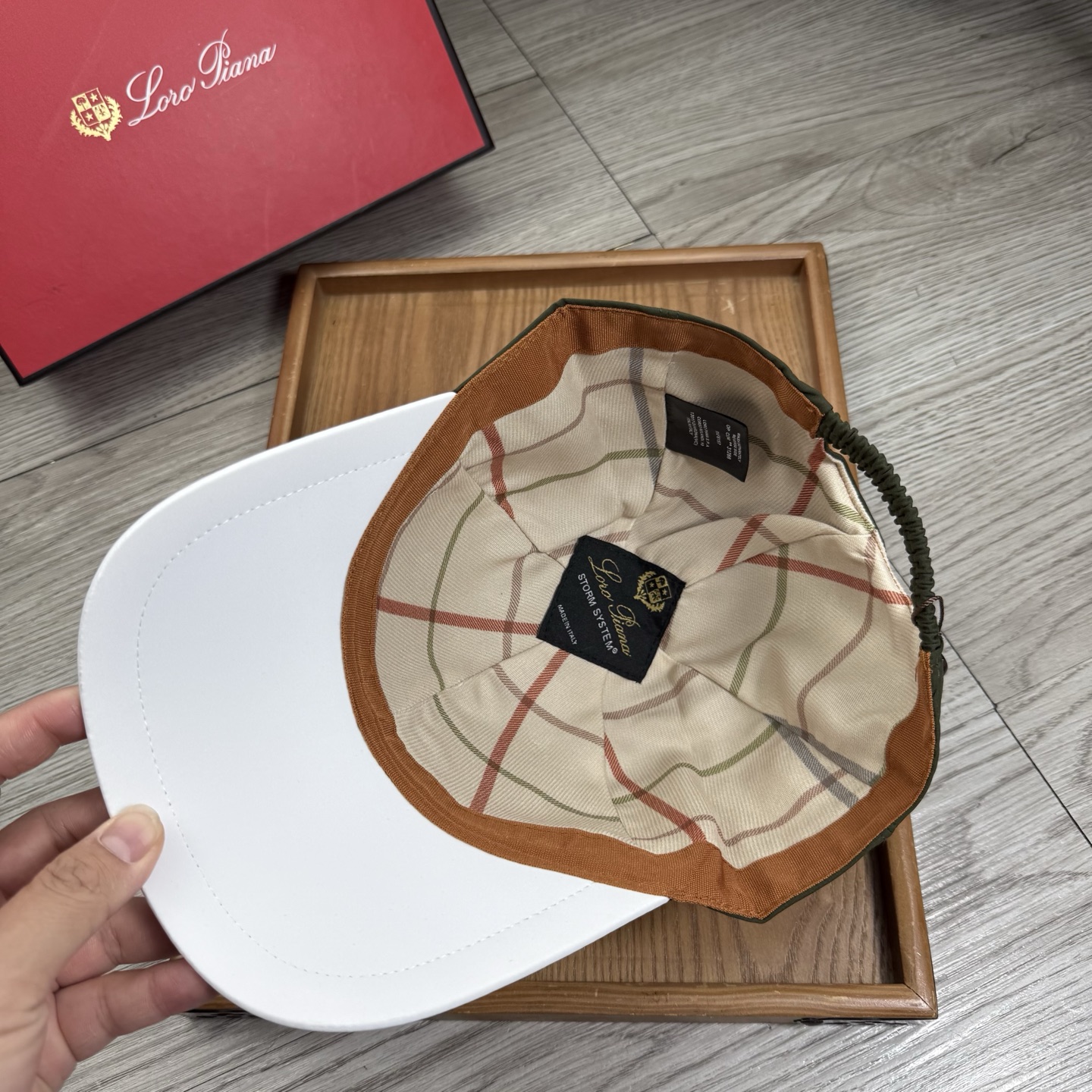 。LP。【配防尘袋】新品棒球帽！材质：纯棉！透气性好！春天挡风，夏天防晒必备单品！颜色大气！款式新颖别致