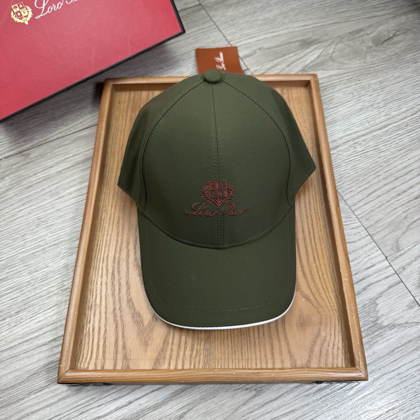 。LP。【配防尘袋】新品棒球帽！材质：纯棉！透气性好！春天挡风，夏天防晒必备单品！颜色大气！款式新颖别致