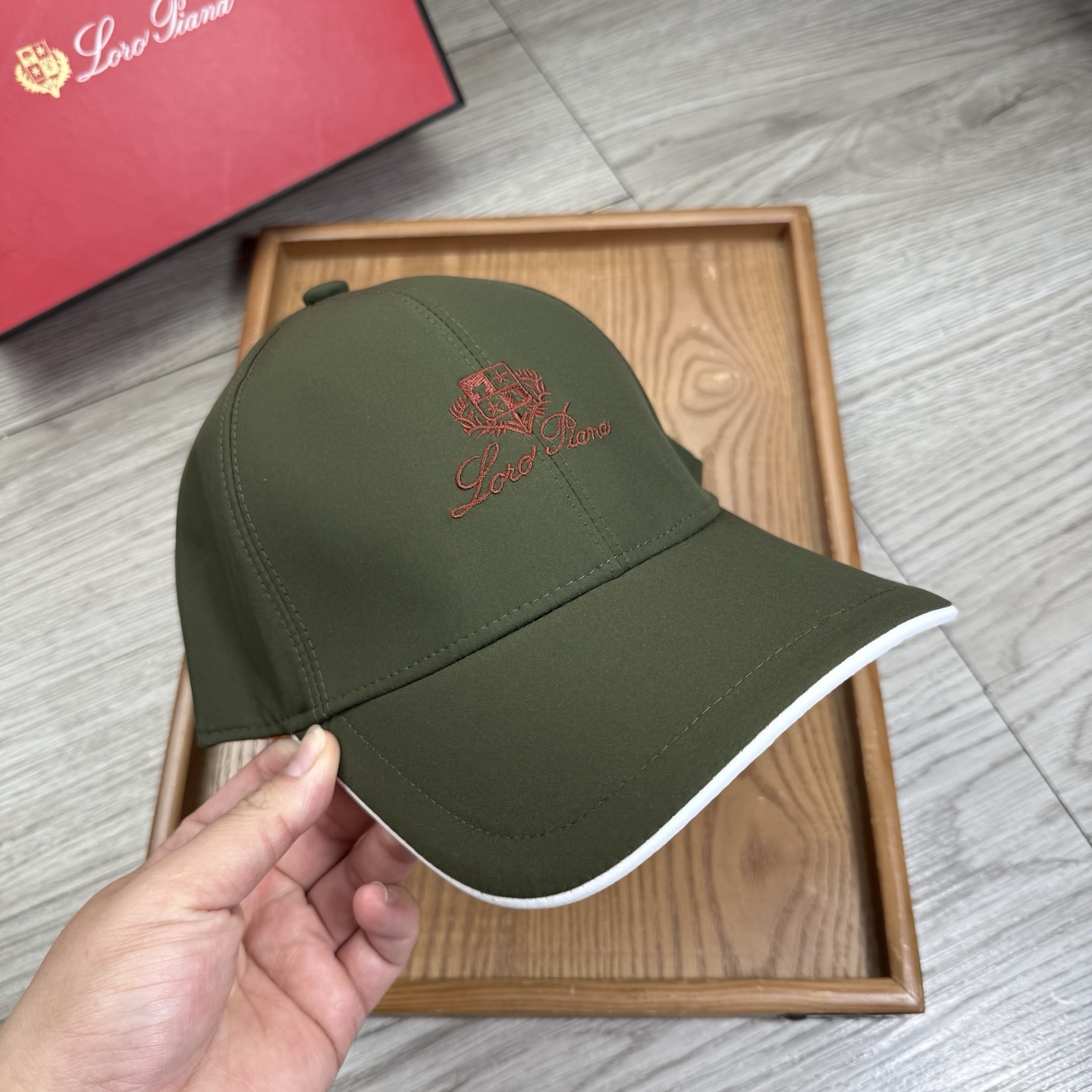 。LP。【配防尘袋】新品棒球帽！材质：纯棉！透气性好！春天挡风，夏天防晒必备单品！颜色大气！款式新颖别致