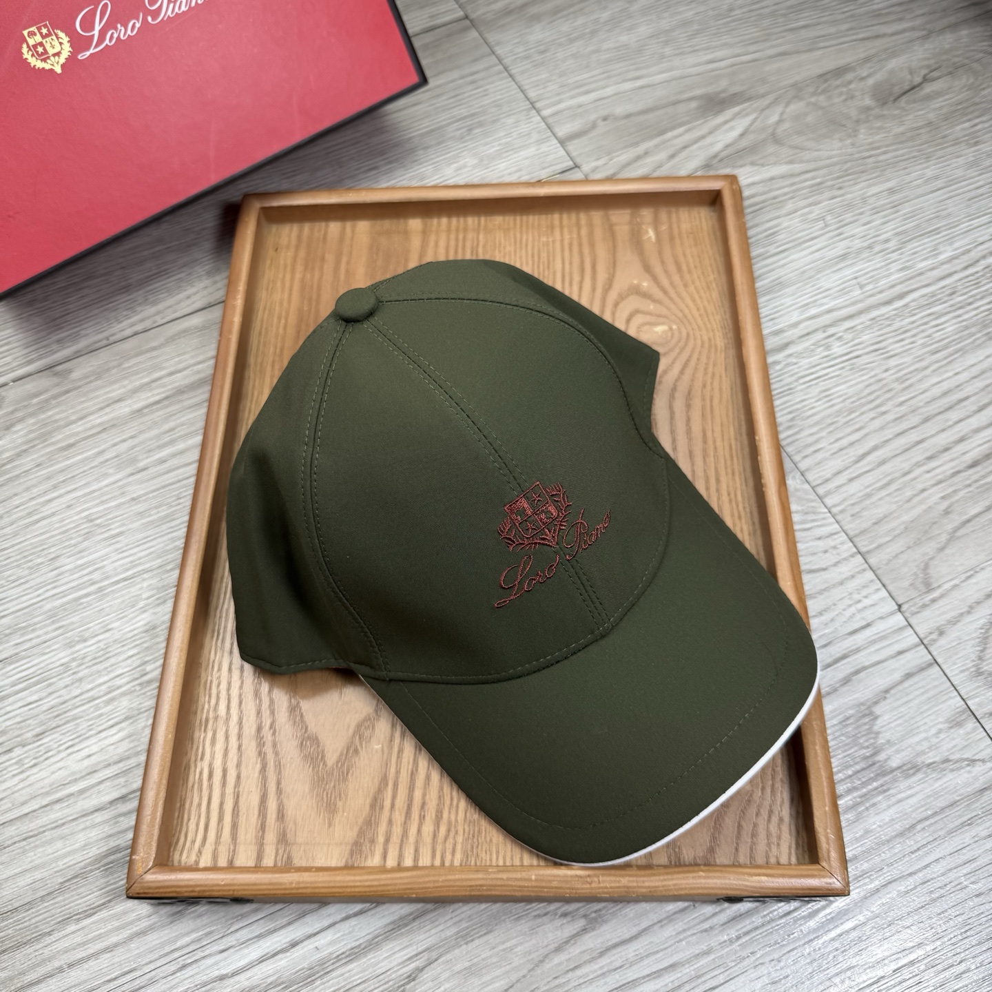。LP。【配防尘袋】新品棒球帽！材质：纯棉！透气性好！春天挡风，夏天防晒必备单品！颜色大气！款式新颖别致