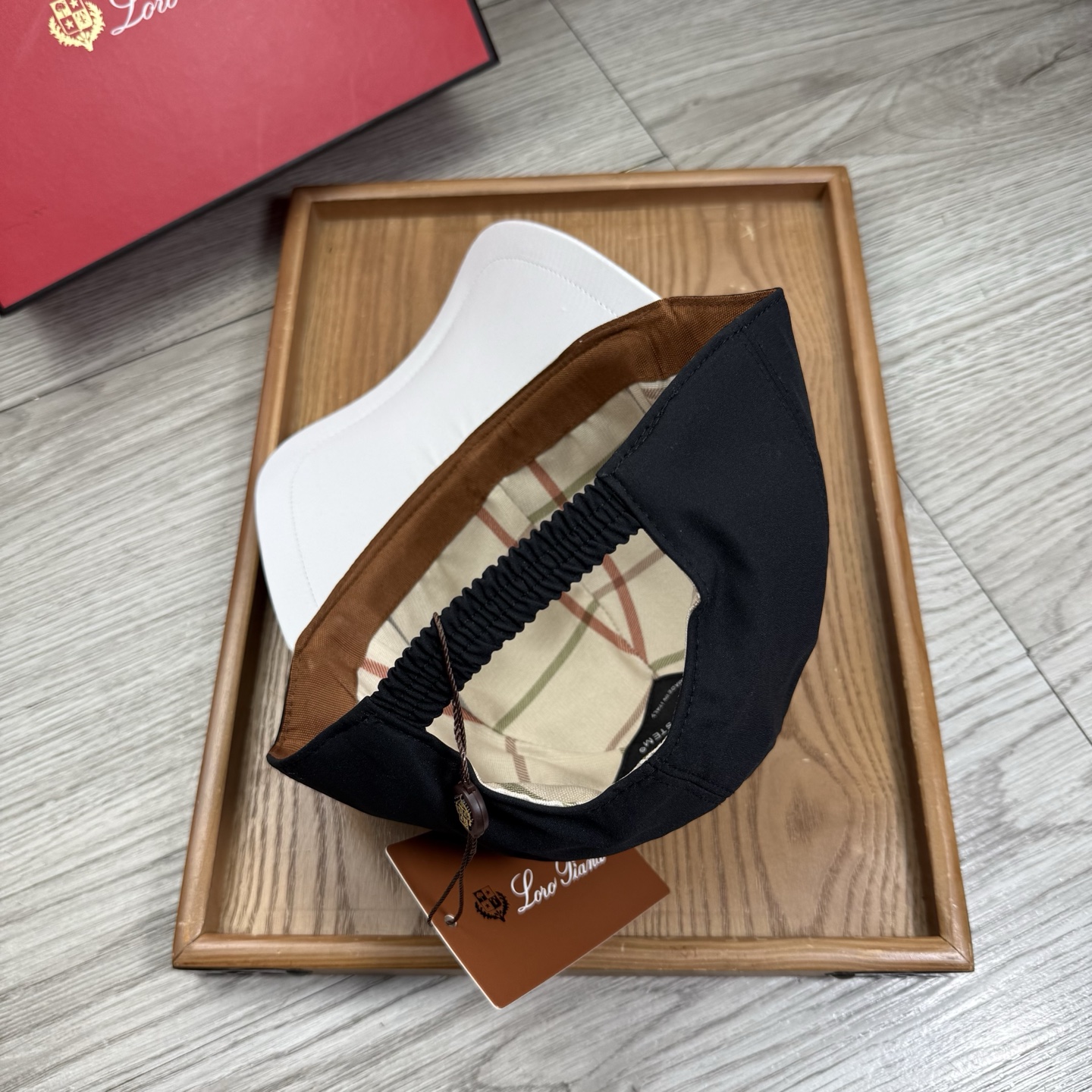 。LP。【配防尘袋】新品棒球帽！材质：纯棉！透气性好！春天挡风，夏天防晒必备单品！颜色大气！款式新颖别致