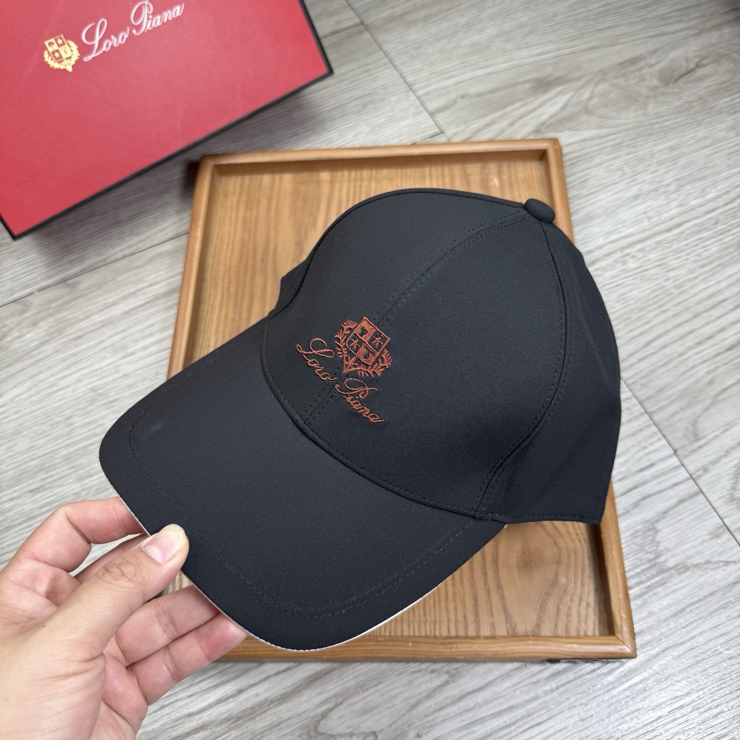 。LP。【配防尘袋】新品棒球帽！材质：纯棉！透气性好！春天挡风，夏天防晒必备单品！颜色大气！款式新颖别致