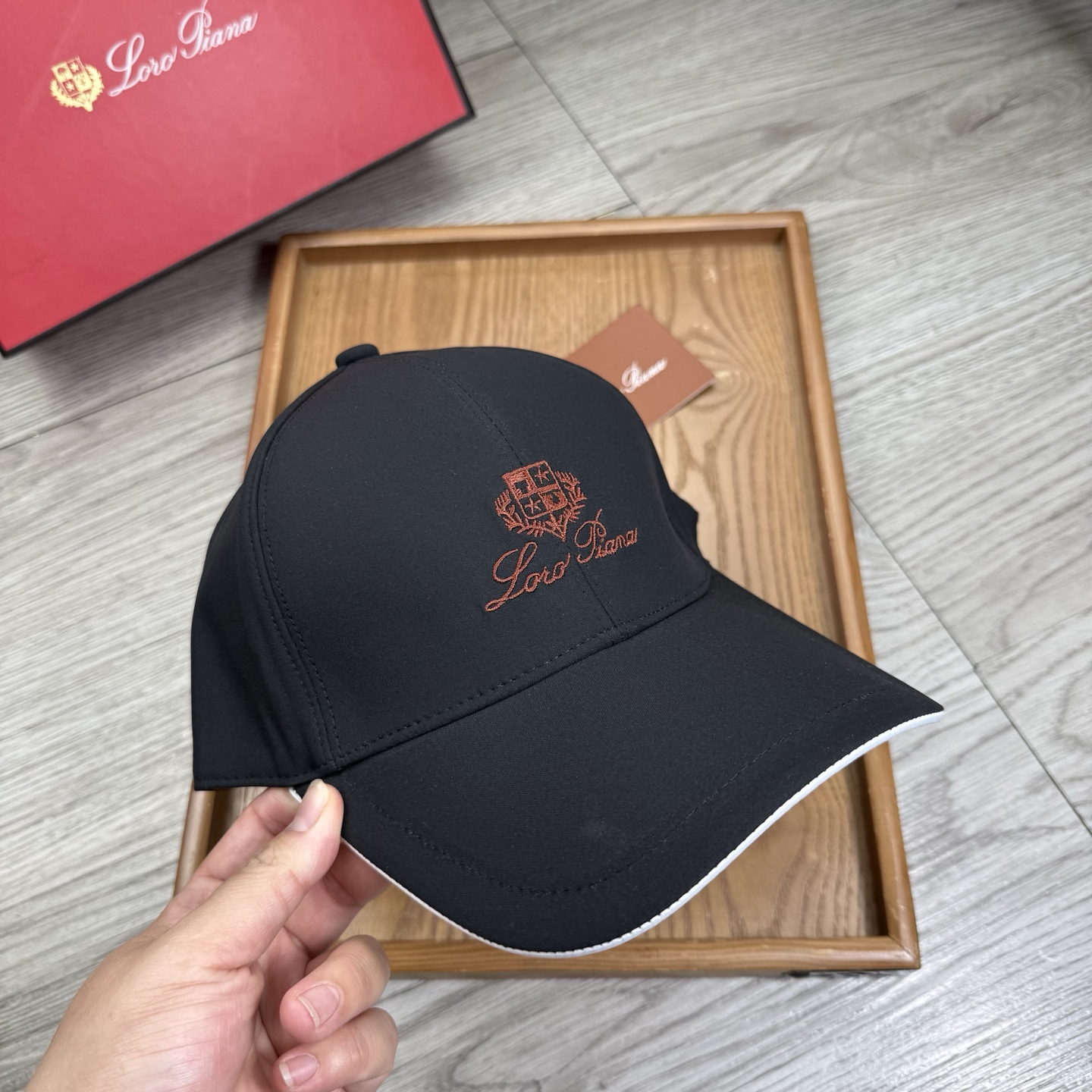 。LP。【配防尘袋】新品棒球帽！材质：纯棉！透气性好！春天挡风，夏天防晒必备单品！颜色大气！款式新颖别致