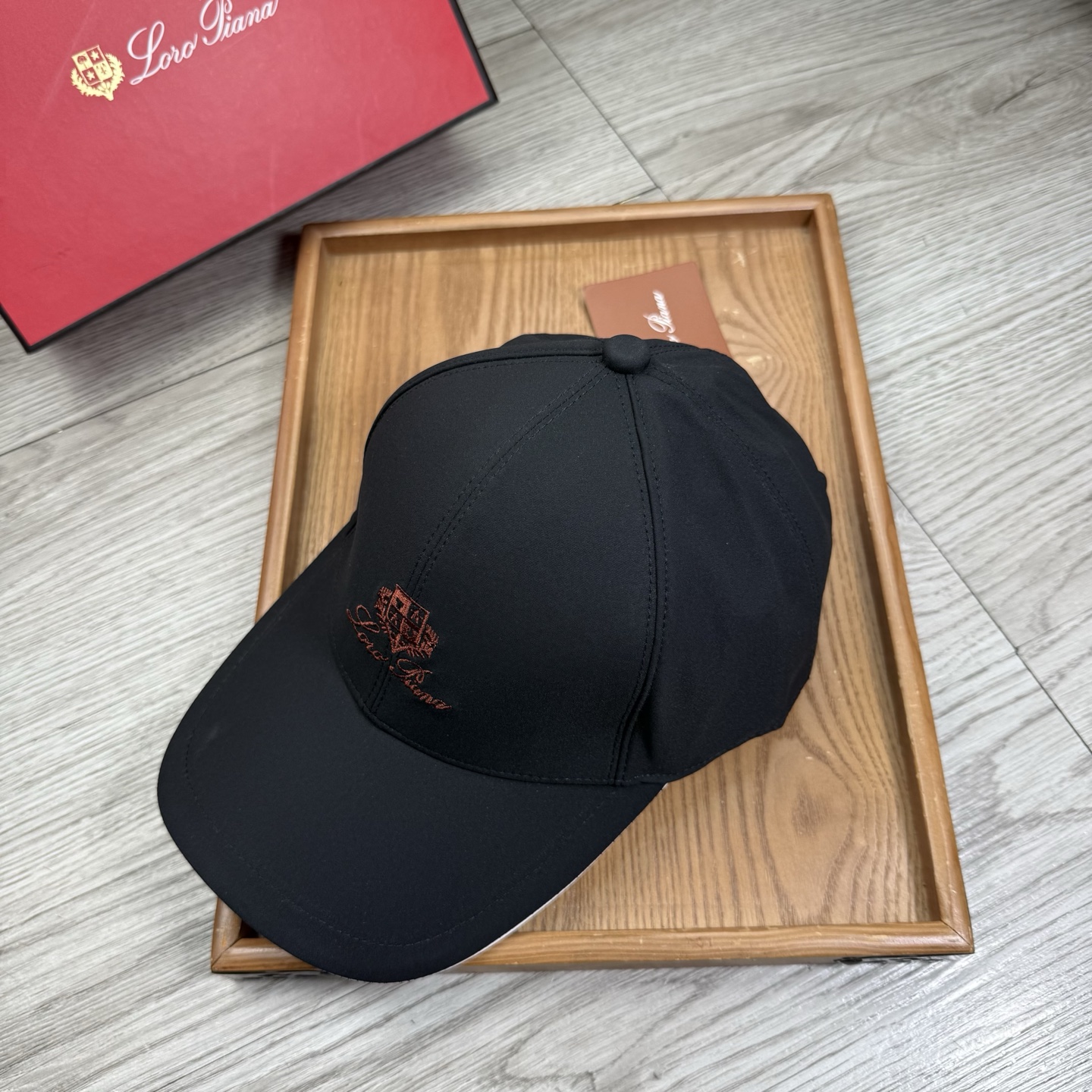 。LP。【配防尘袋】新品棒球帽！材质：纯棉！透气性好！春天挡风，夏天防晒必备单品！颜色大气！款式新颖别致