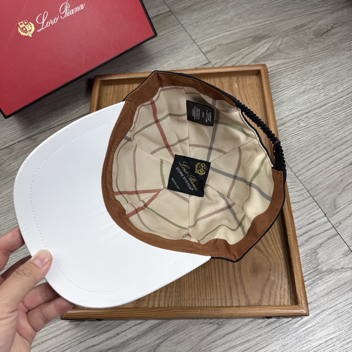 。LP。【配防尘袋】新品棒球帽！材质：纯棉！透气性好！春天挡风，夏天防晒必备单品！颜色大气！款式新颖别致