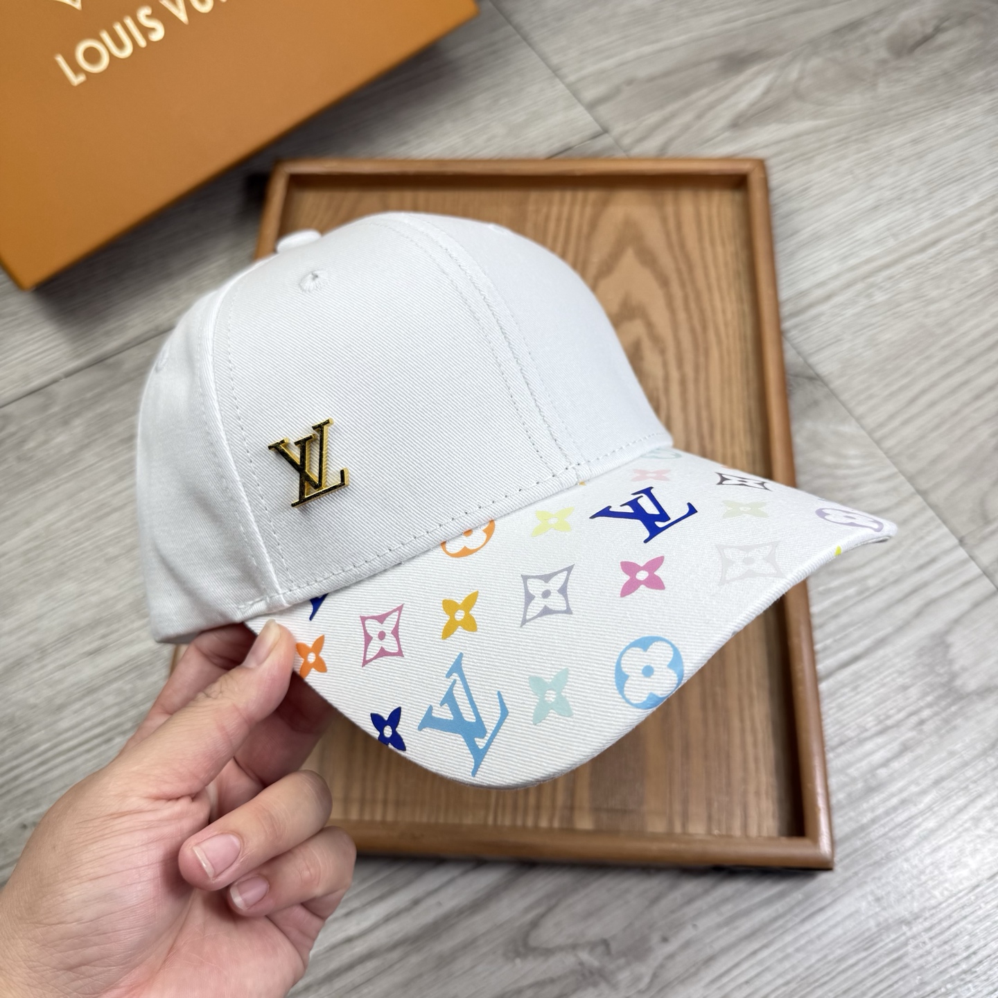 。L家。【配防尘袋】新品棒球帽！材质：纯棉！透气性好！春天挡风，夏天防晒必备单品！颜色大气！款式新颖别致