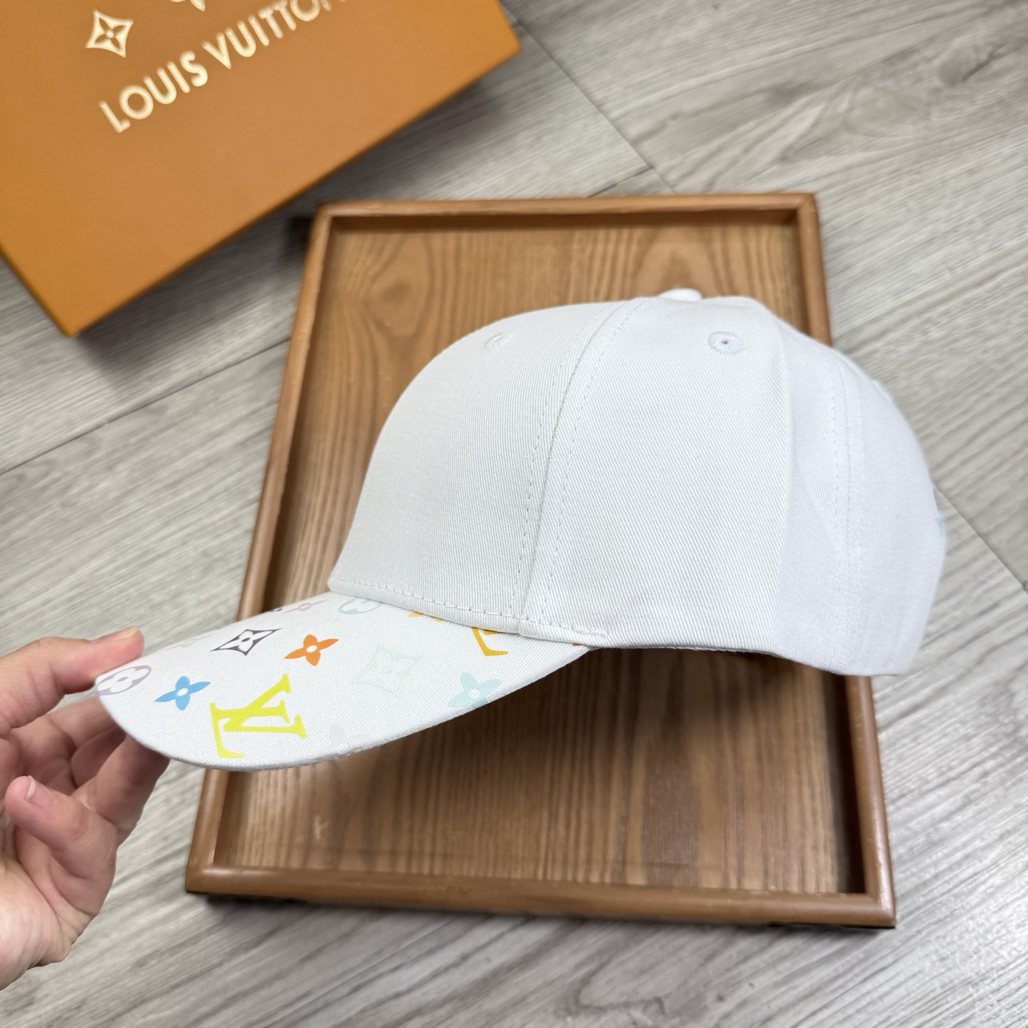 。L家。【配防尘袋】新品棒球帽！材质：纯棉！透气性好！春天挡风，夏天防晒必备单品！颜色大气！款式新颖别致