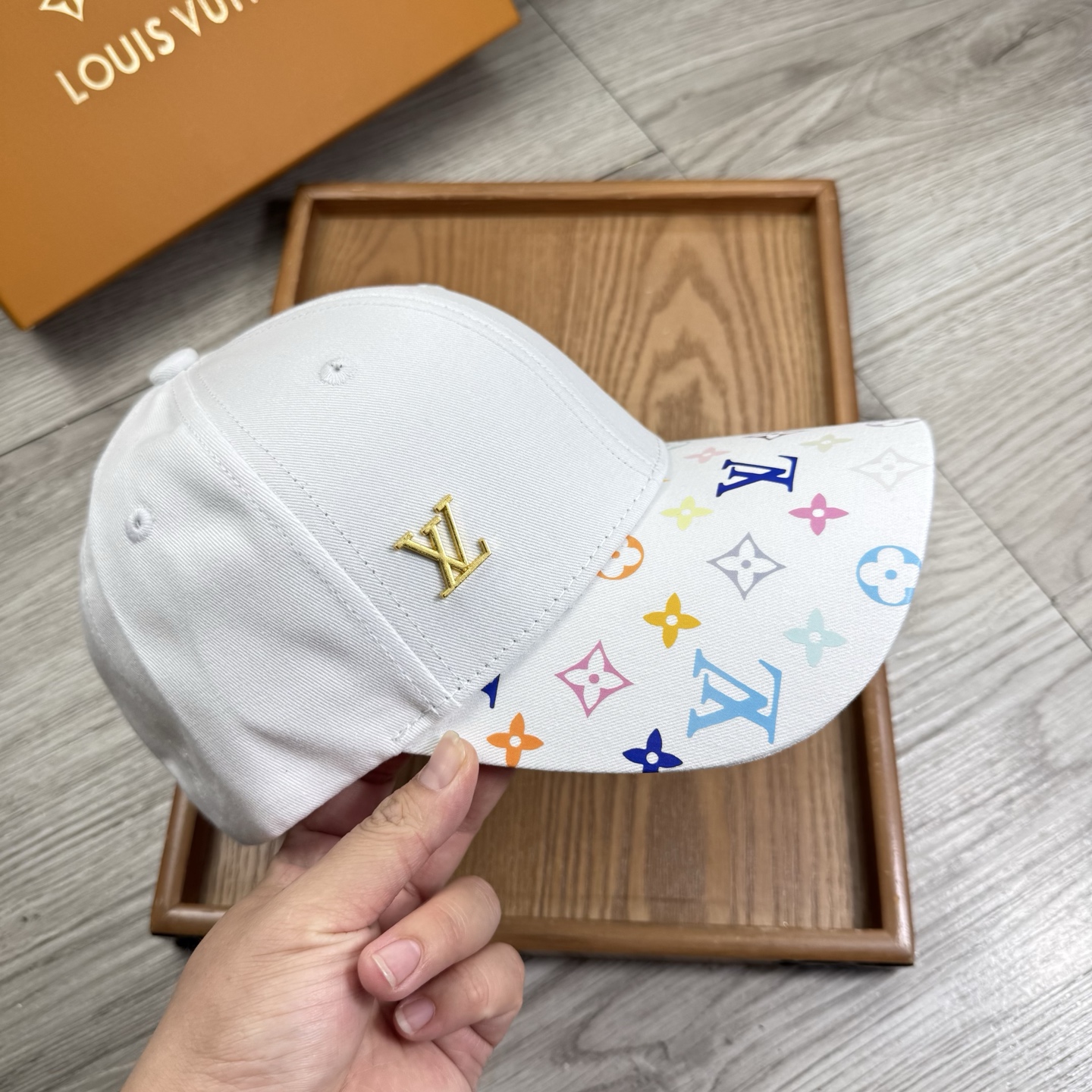 。L家。【配防尘袋】新品棒球帽！材质：纯棉！透气性好！春天挡风，夏天防晒必备单品！颜色大气！款式新颖别致