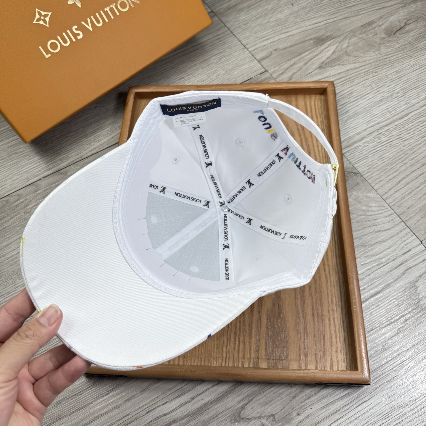 。L家。【配防尘袋】新品棒球帽！材质：纯棉！透气性好！春天挡风，夏天防晒必备单品！颜色大气！款式新颖别致