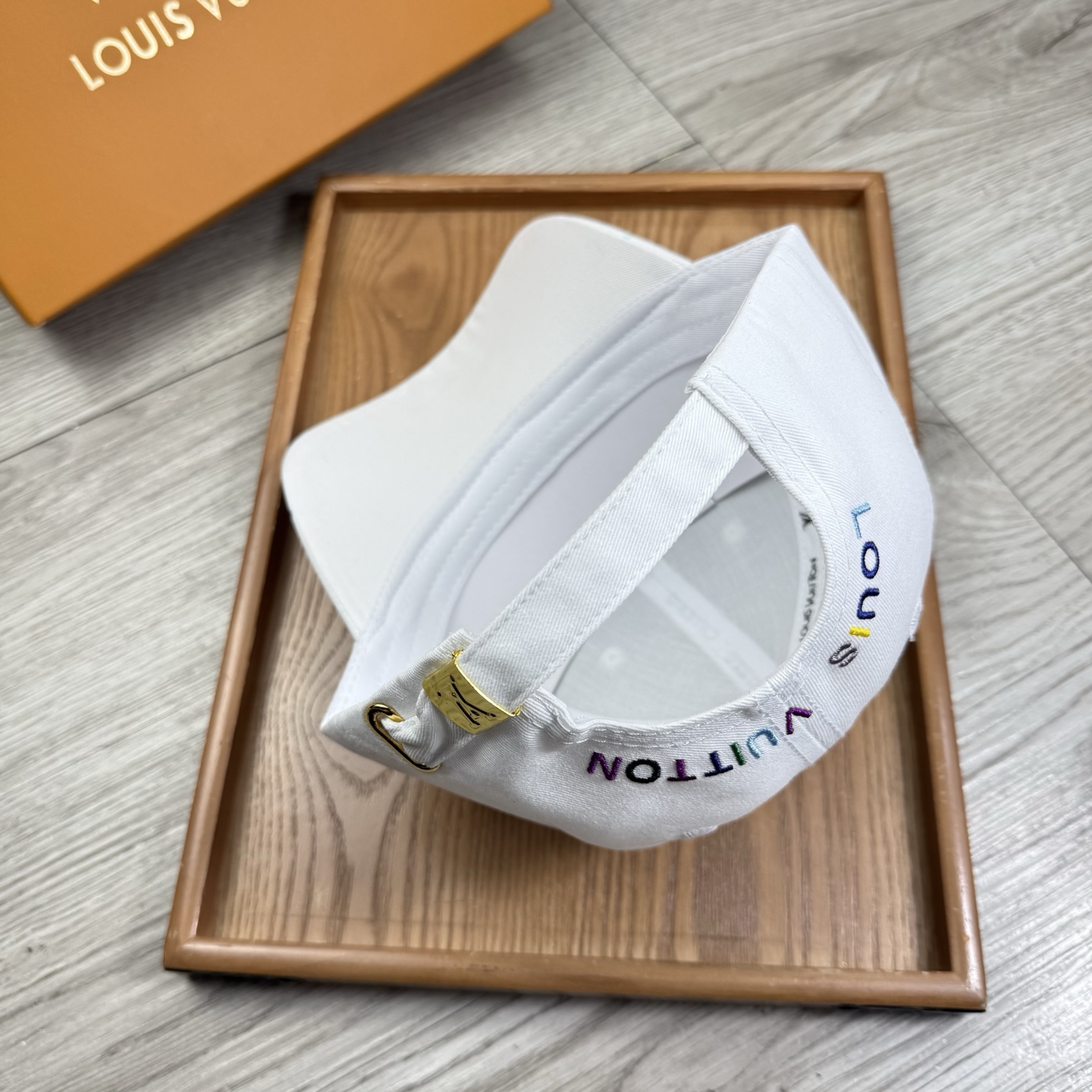 。L家。【配防尘袋】新品棒球帽！材质：纯棉！透气性好！春天挡风，夏天防晒必备单品！颜色大气！款式新颖别致