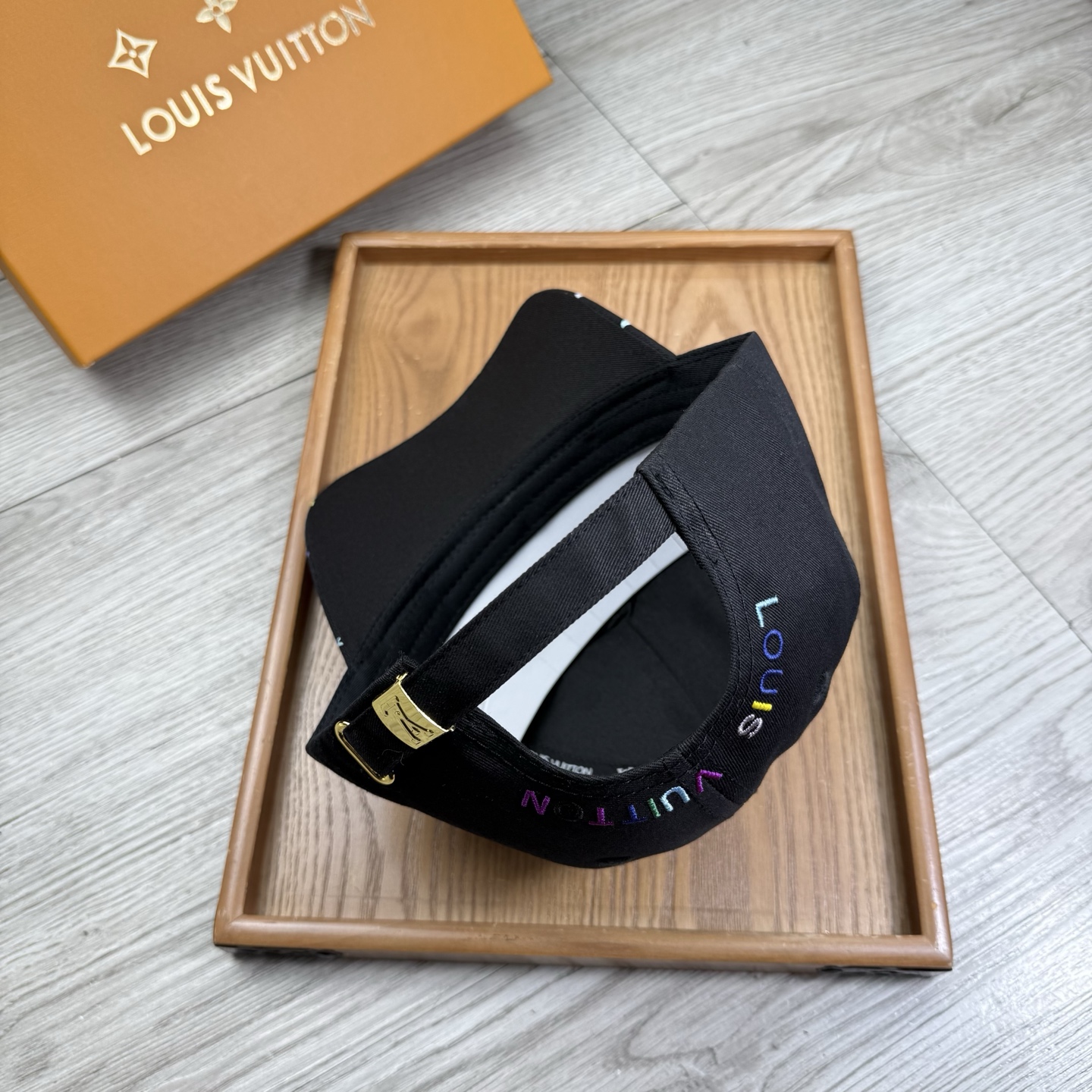 。L家。【配防尘袋】新品棒球帽！材质：纯棉！透气性好！春天挡风，夏天防晒必备单品！颜色大气！款式新颖别致
