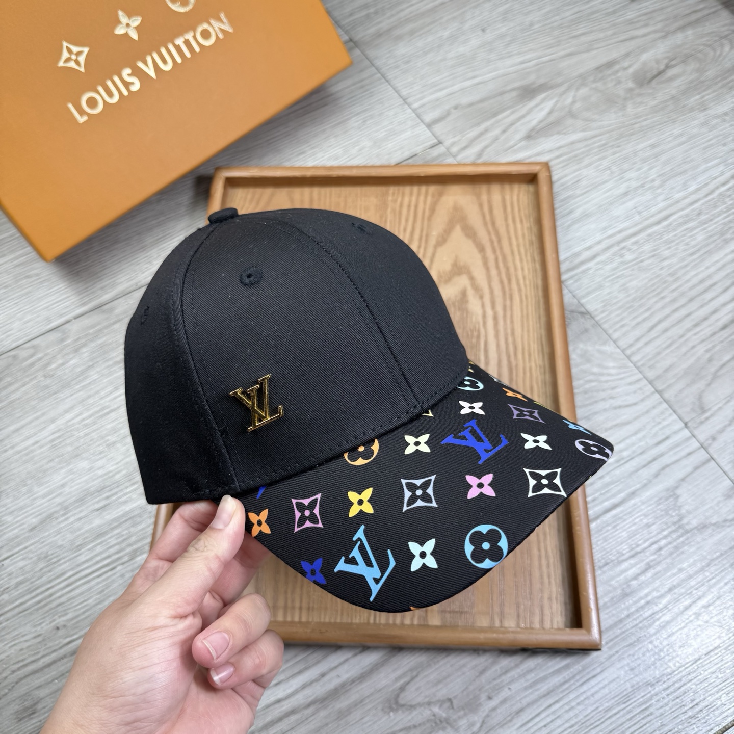 。L家。【配防尘袋】新品棒球帽！材质：纯棉！透气性好！春天挡风，夏天防晒必备单品！颜色大气！款式新颖别致