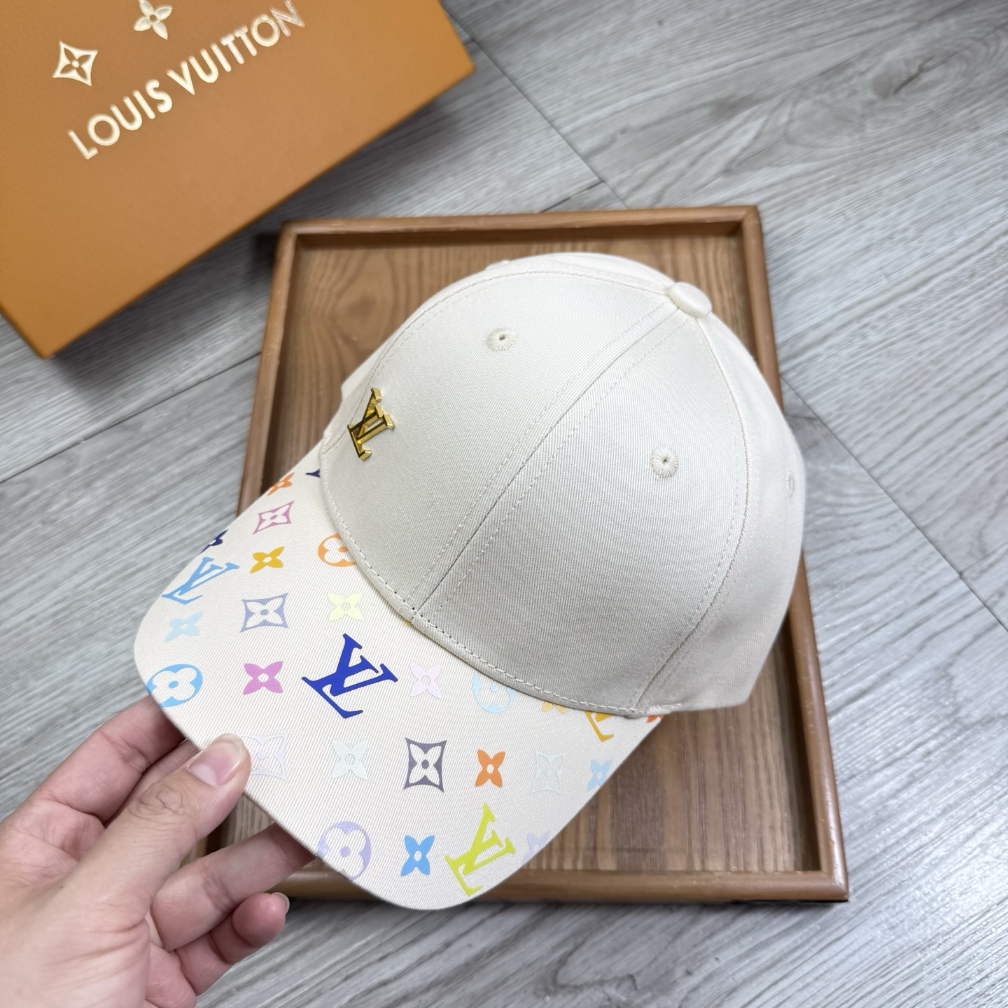 。L家。【配防尘袋】新品棒球帽！材质：纯棉！透气性好！春天挡风，夏天防晒必备单品！颜色大气！款式新颖别致