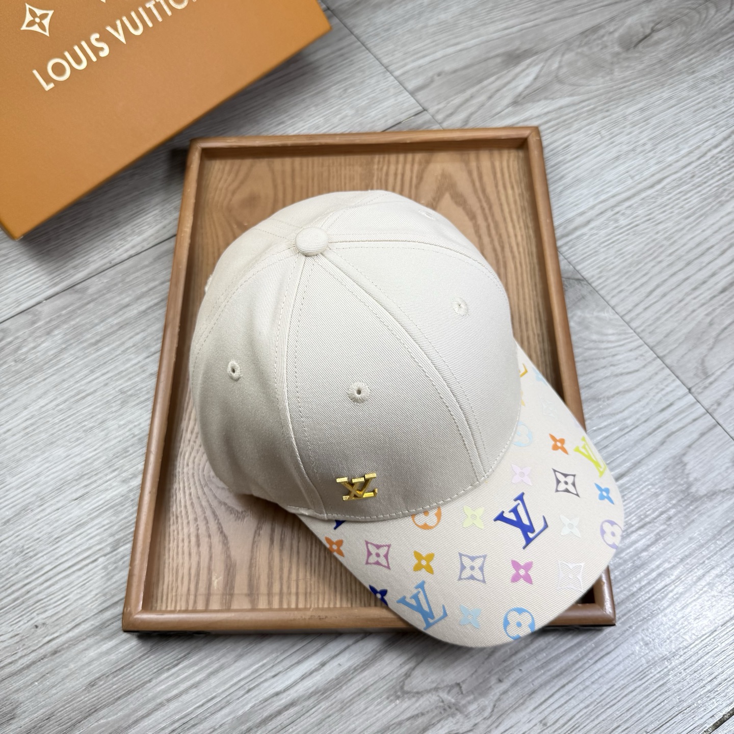 。L家。【配防尘袋】新品棒球帽！材质：纯棉！透气性好！春天挡风，夏天防晒必备单品！颜色大气！款式新颖别致