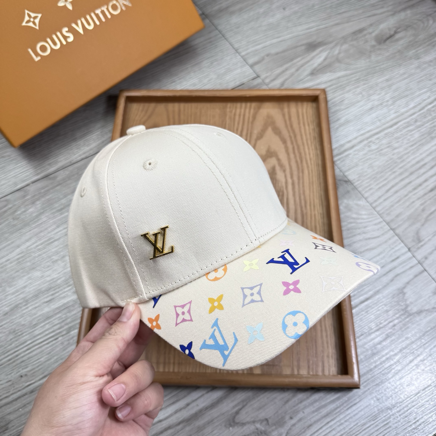 。L家。【配防尘袋】新品棒球帽！材质：纯棉！透气性好！春天挡风，夏天防晒必备单品！颜色大气！款式新颖别致