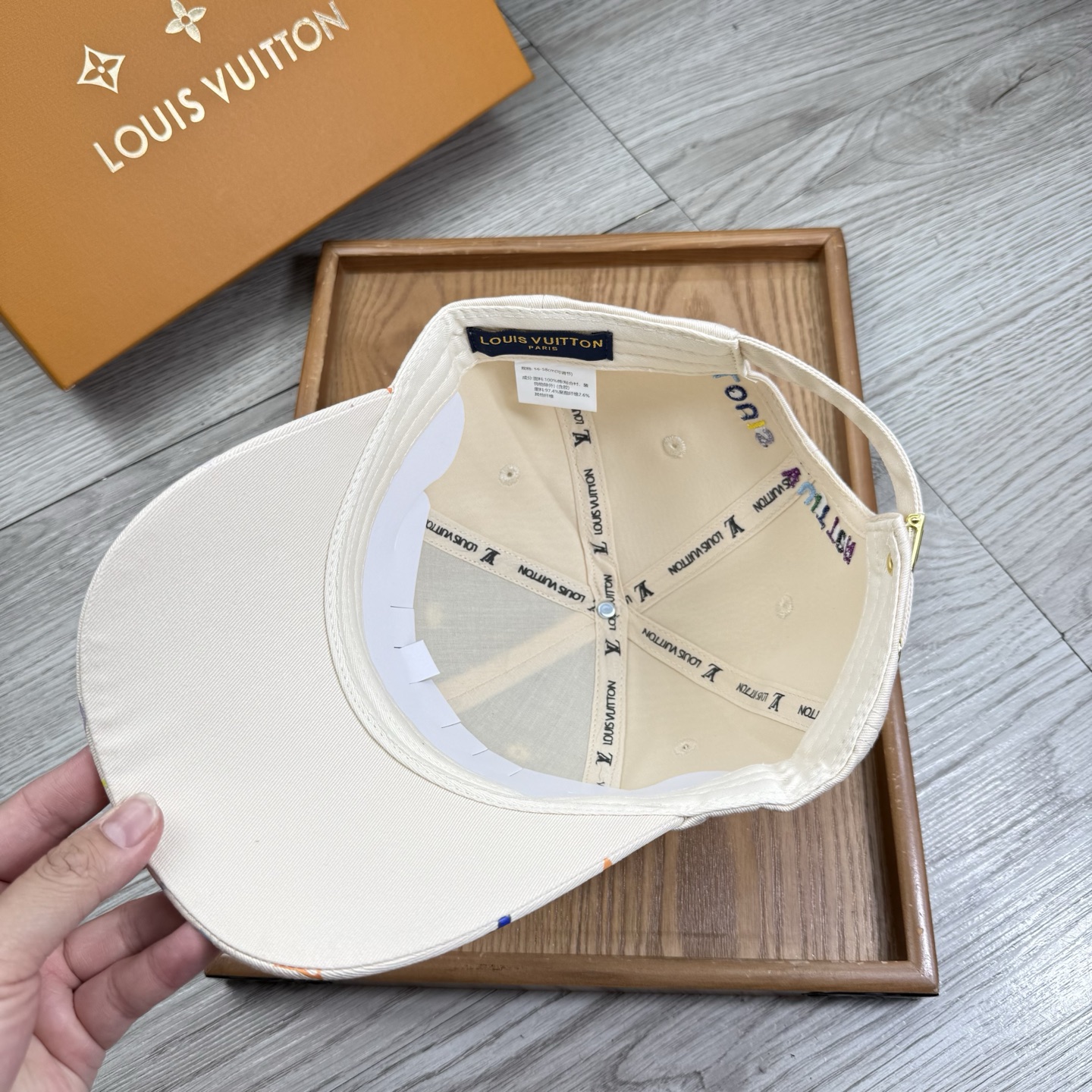 。L家。【配防尘袋】新品棒球帽！材质：纯棉！透气性好！春天挡风，夏天防晒必备单品！颜色大气！款式新颖别致