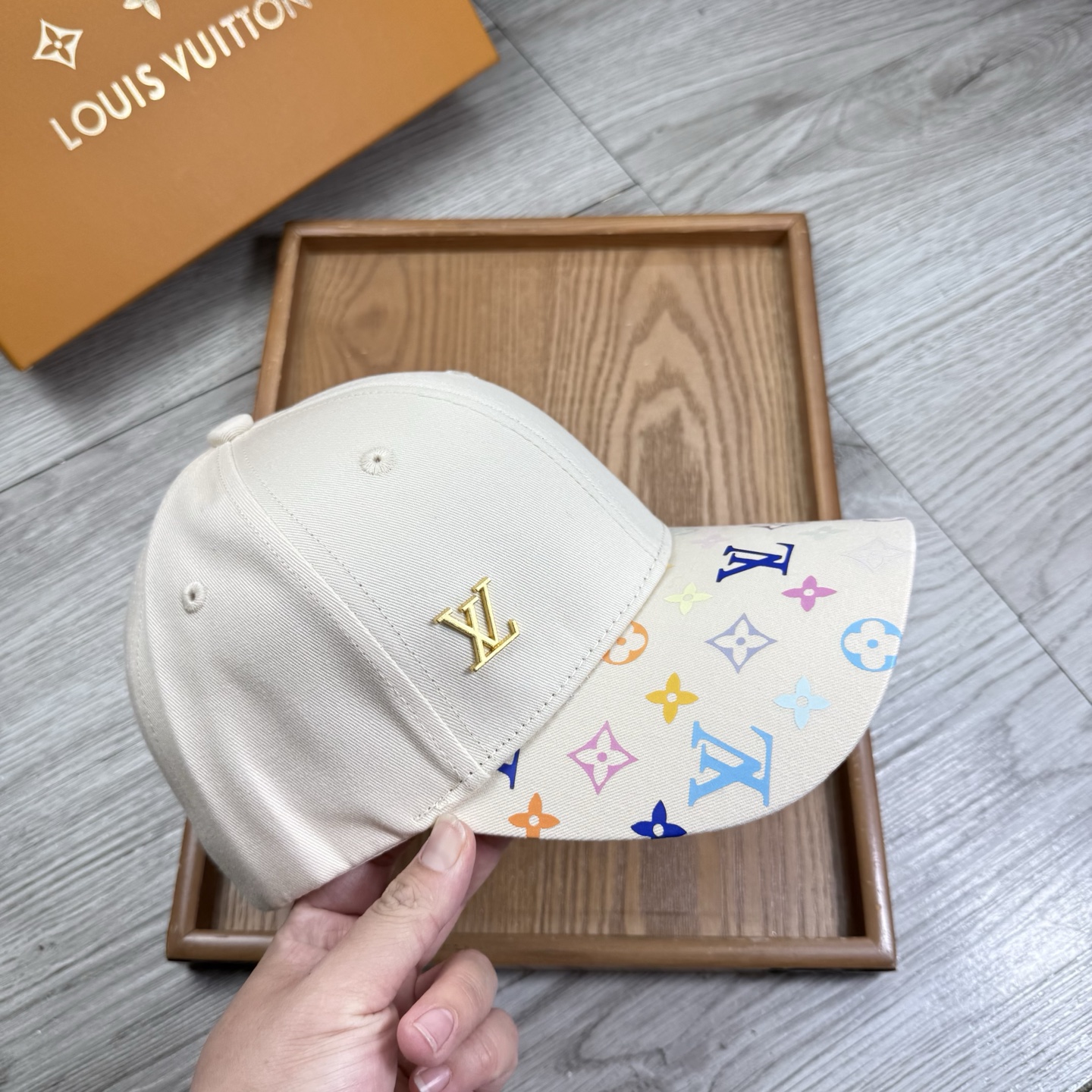 。L家。【配防尘袋】新品棒球帽！材质：纯棉！透气性好！春天挡风，夏天防晒必备单品！颜色大气！款式新颖别致