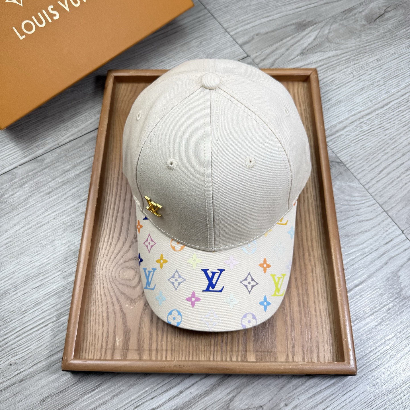 。L家。【配防尘袋】新品棒球帽！材质：纯棉！透气性好！春天挡风，夏天防晒必备单品！颜色大气！款式新颖别致