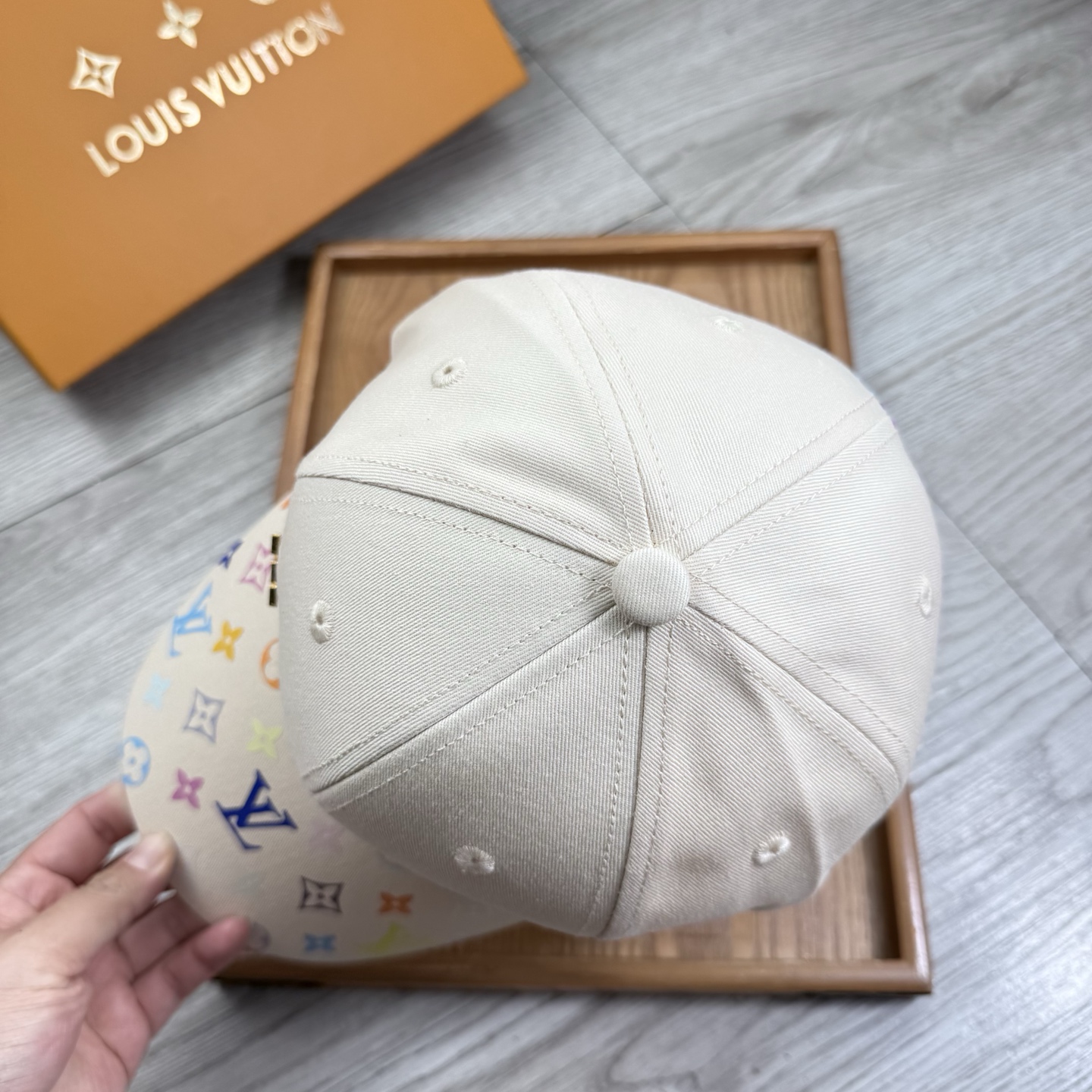 。L家。【配防尘袋】新品棒球帽！材质：纯棉！透气性好！春天挡风，夏天防晒必备单品！颜色大气！款式新颖别致