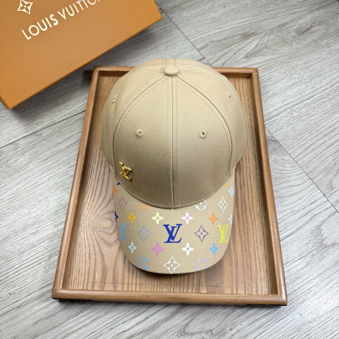 。L家。【配防尘袋】新品棒球帽！材质：纯棉！透气性好！春天挡风，夏天防晒必备单品！颜色大气！款式新颖别致