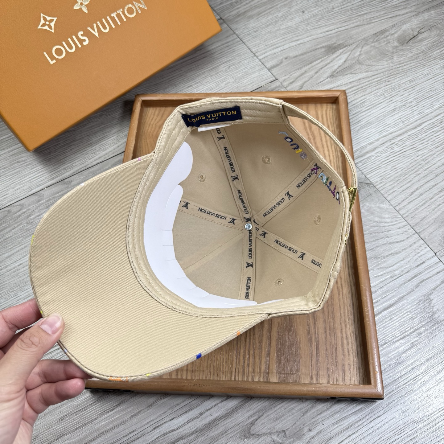 。L家。【配防尘袋】新品棒球帽！材质：纯棉！透气性好！春天挡风，夏天防晒必备单品！颜色大气！款式新颖别致
