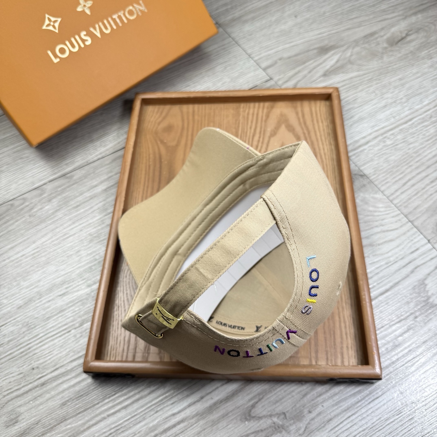 。L家。【配防尘袋】新品棒球帽！材质：纯棉！透气性好！春天挡风，夏天防晒必备单品！颜色大气！款式新颖别致
