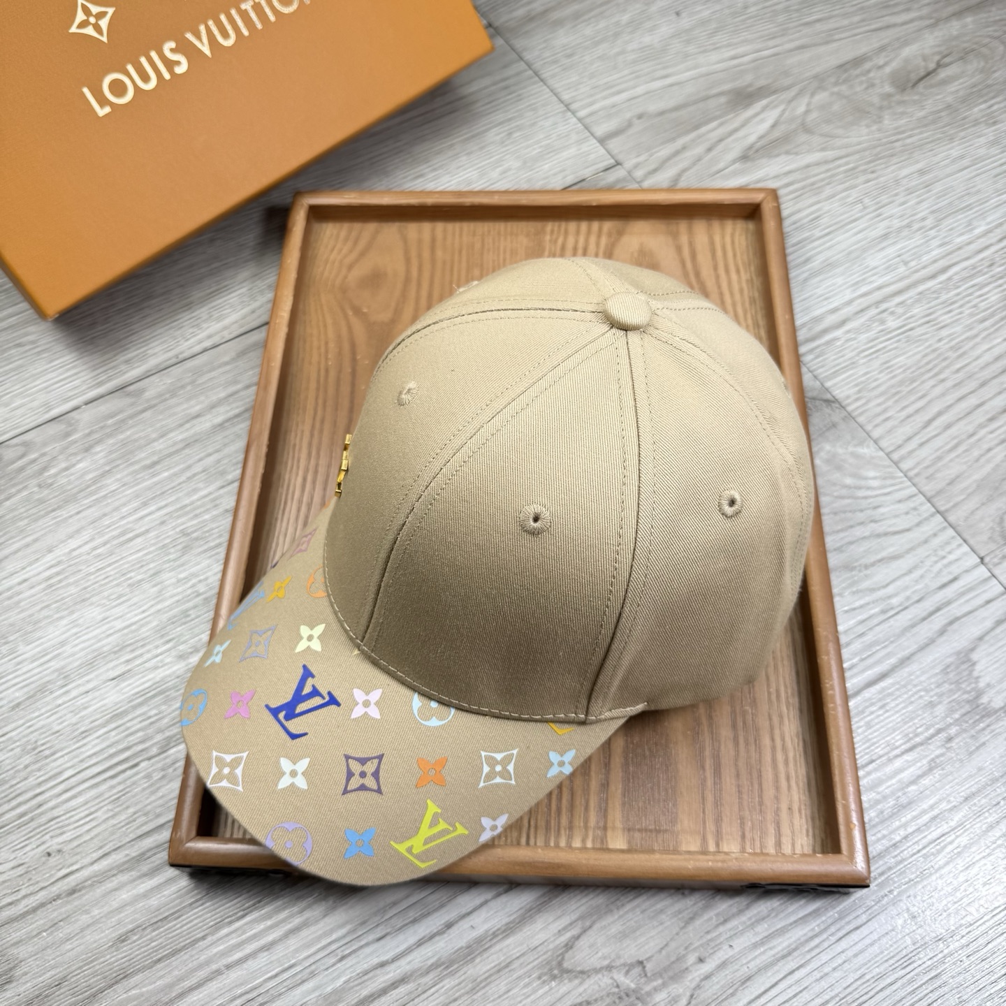 。L家。【配防尘袋】新品棒球帽！材质：纯棉！透气性好！春天挡风，夏天防晒必备单品！颜色大气！款式新颖别致