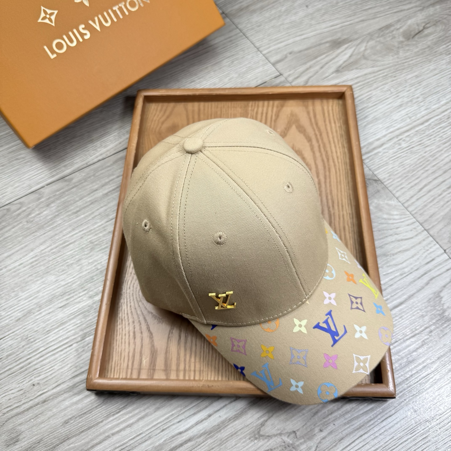 。L家。【配防尘袋】新品棒球帽！材质：纯棉！透气性好！春天挡风，夏天防晒必备单品！颜色大气！款式新颖别致