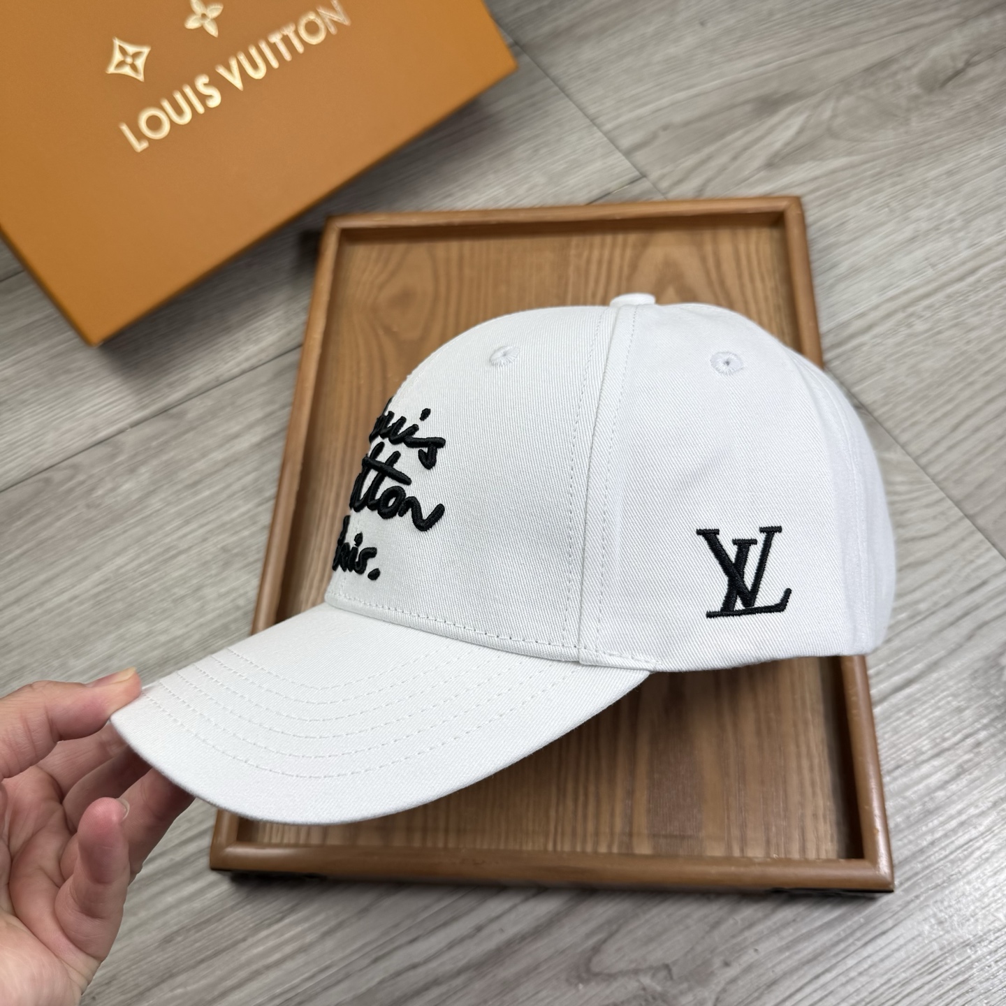 。L家。【配防尘袋】新品棒球帽！材质：纯棉！透气性好！春天挡风，夏天防晒必备单品！颜色大气！款式新颖别致