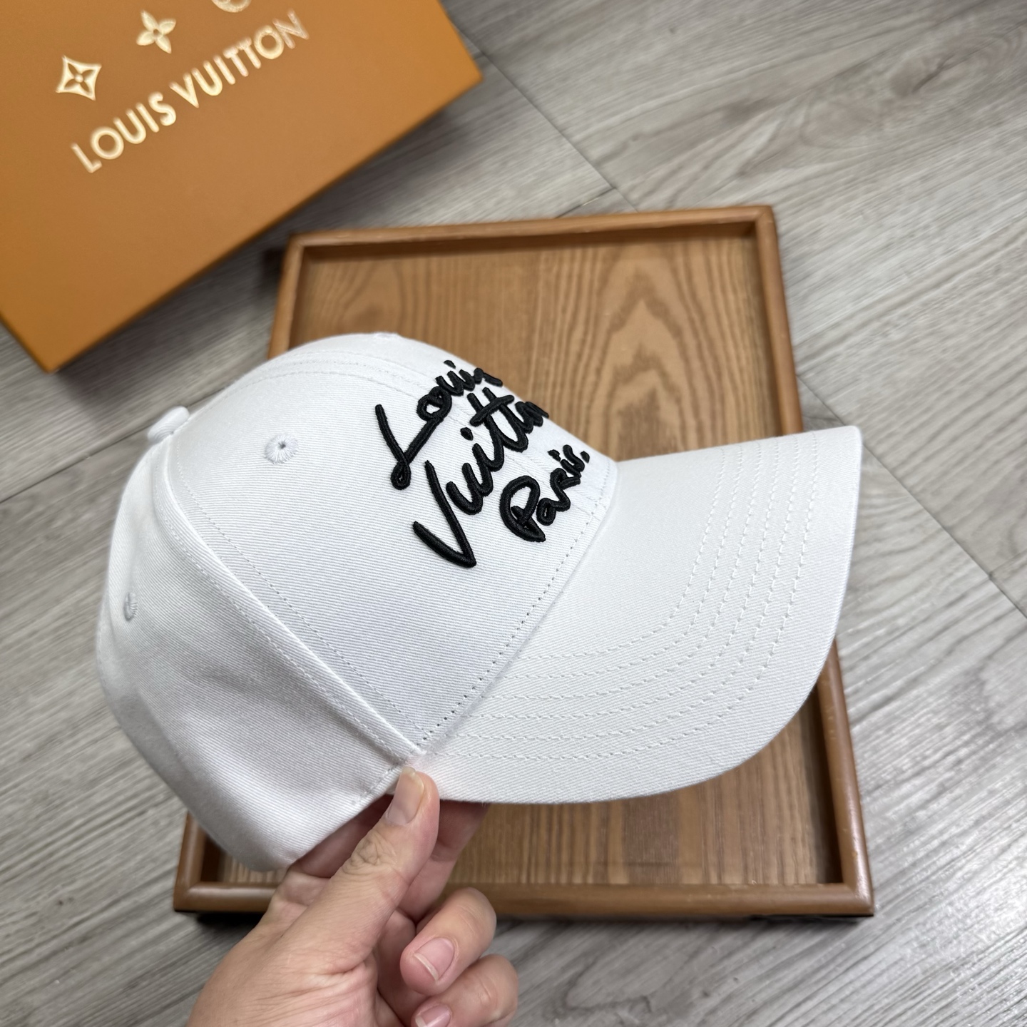 。L家。【配防尘袋】新品棒球帽！材质：纯棉！透气性好！春天挡风，夏天防晒必备单品！颜色大气！款式新颖别致