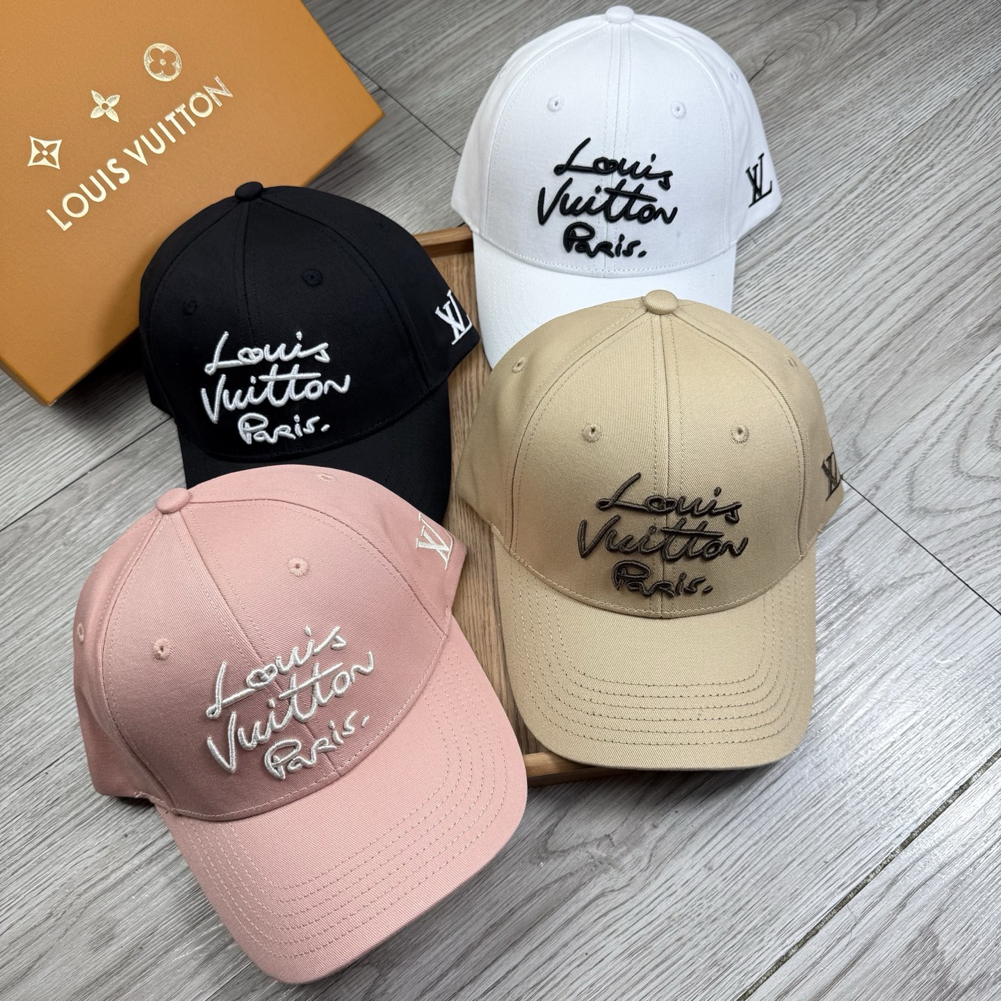 。L家。【配防尘袋】新品棒球帽！材质：纯棉！透气性好！春天挡风，夏天防晒必备单品！颜色大气！款式新颖别致