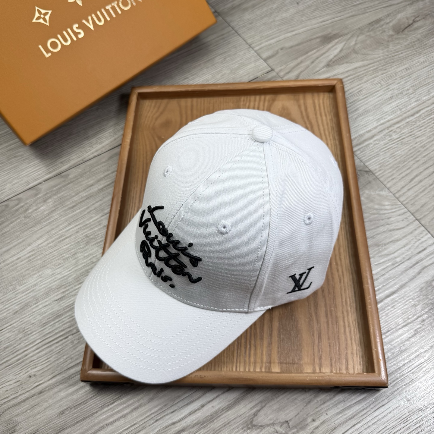 。L家。【配防尘袋】新品棒球帽！材质：纯棉！透气性好！春天挡风，夏天防晒必备单品！颜色大气！款式新颖别致