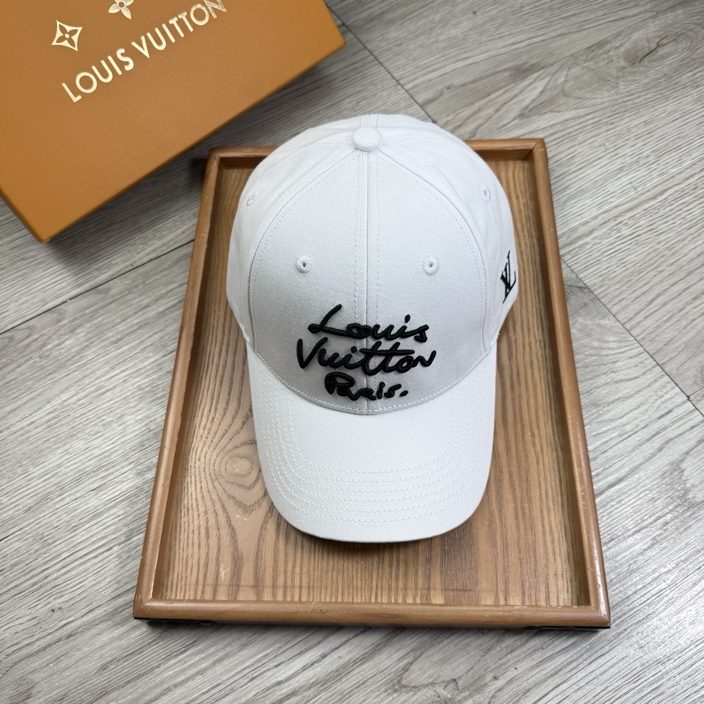 。L家。【配防尘袋】新品棒球帽！材质：纯棉！透气性好！春天挡风，夏天防晒必备单品！颜色大气！款式新颖别致