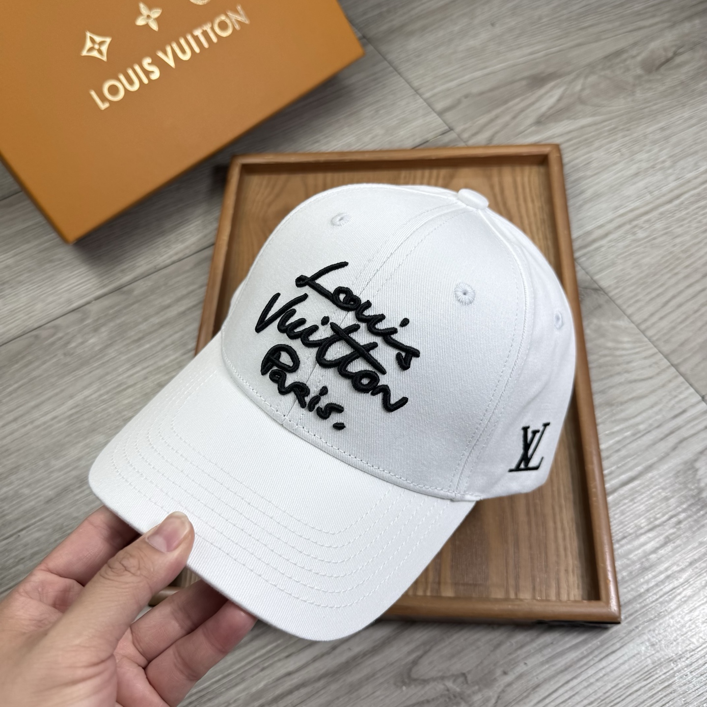 。L家。【配防尘袋】新品棒球帽！材质：纯棉！透气性好！春天挡风，夏天防晒必备单品！颜色大气！款式新颖别致