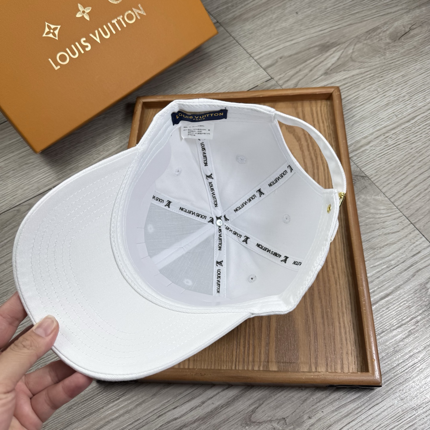 。L家。【配防尘袋】新品棒球帽！材质：纯棉！透气性好！春天挡风，夏天防晒必备单品！颜色大气！款式新颖别致
